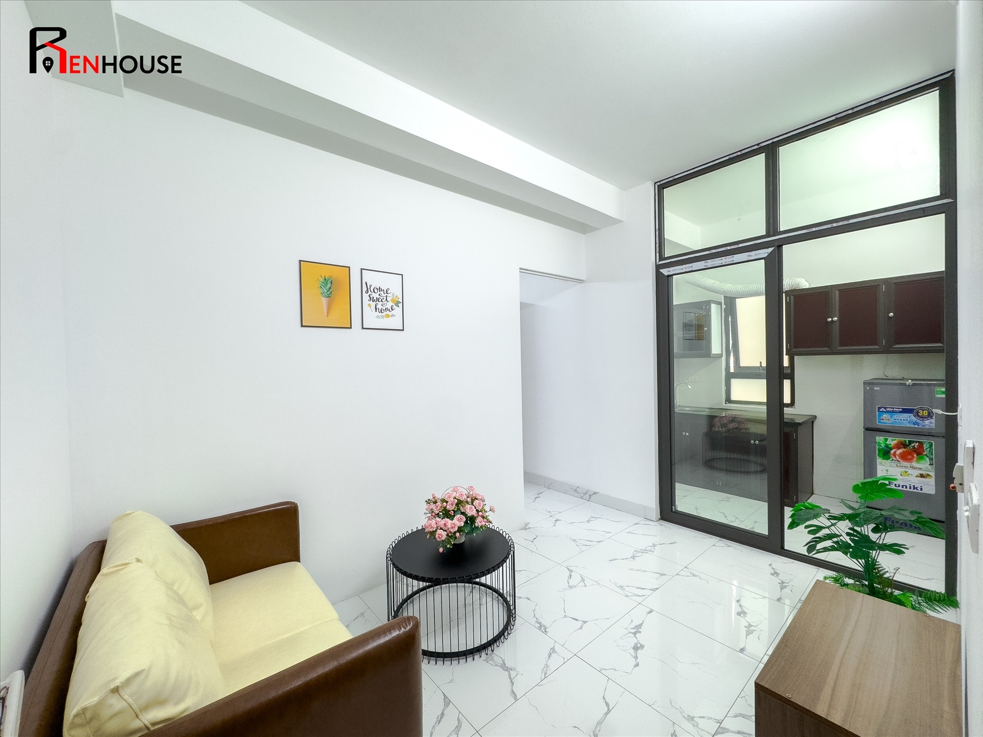 Phòng trọ 1 Phòng ngủ 35m2 tại RenHouse 2 Đại Lộ Thăng Long - Nam Từ Liêm - Phòng khách