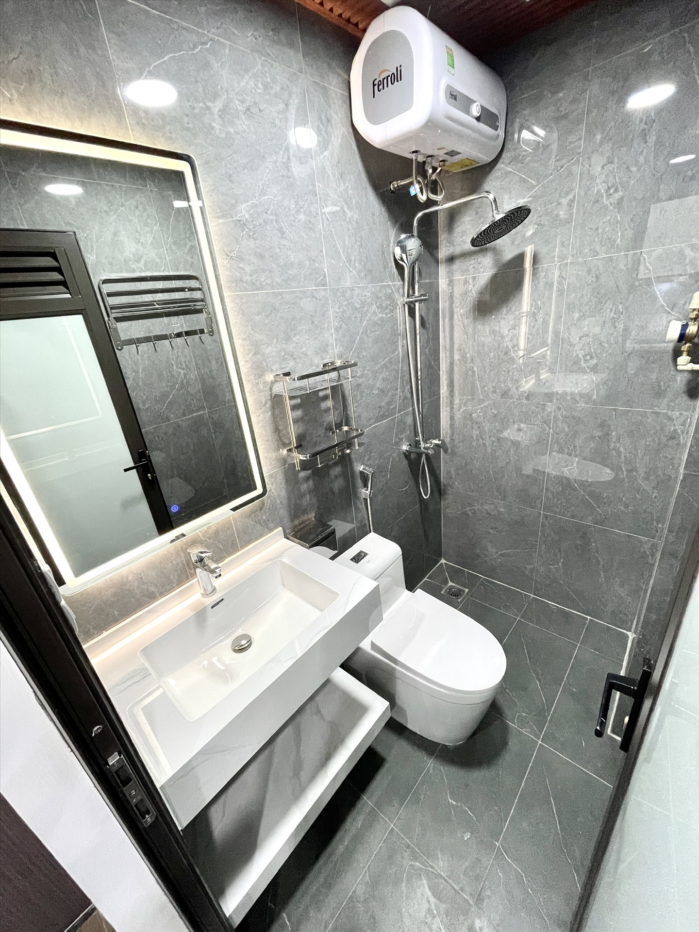Phòng trọ Studio 20m2 tại Airstay Lê Trọng Tấn - Thanh Xuân - Phòng tắm