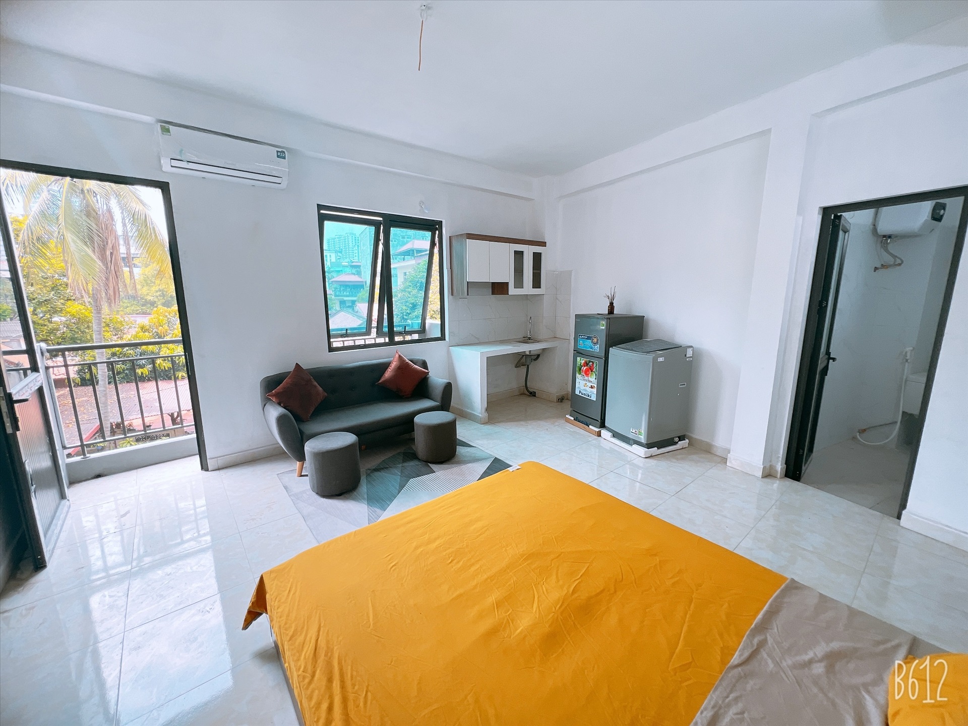 Phòng trọ Studio 28m2 tại QHOME Quan Nhân - Thanh Xuân - Phòng khách