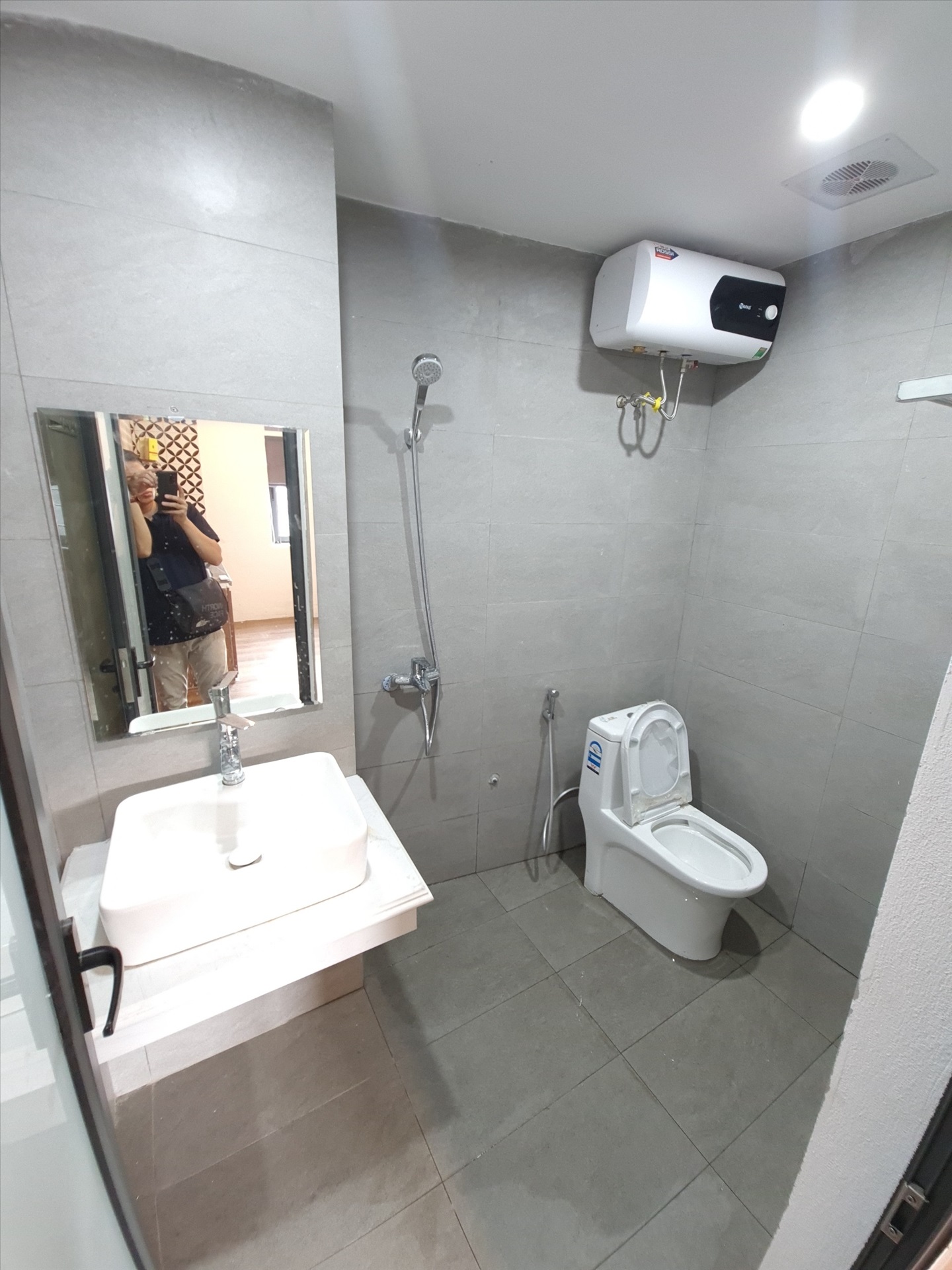 Phòng trọ 1 Phòng ngủ 35m2 tại Salahomes Vũ Tông Phan - Thanh Xuân - Phòng tắm