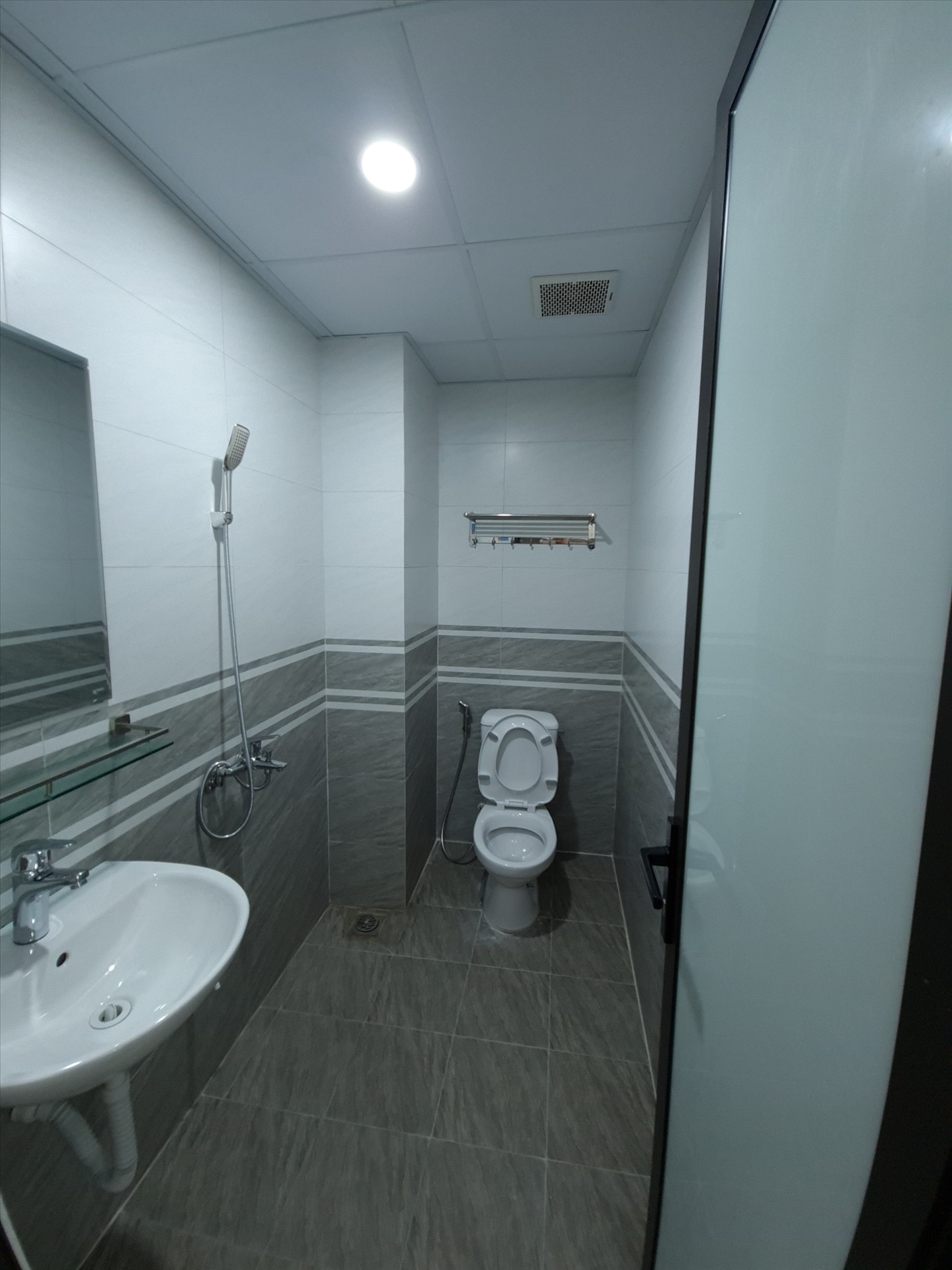 Phòng trọ Studio 35m2 tại Salahomes 2 Bùi Xương Trạch - Thanh Xuân - Phòng tắm