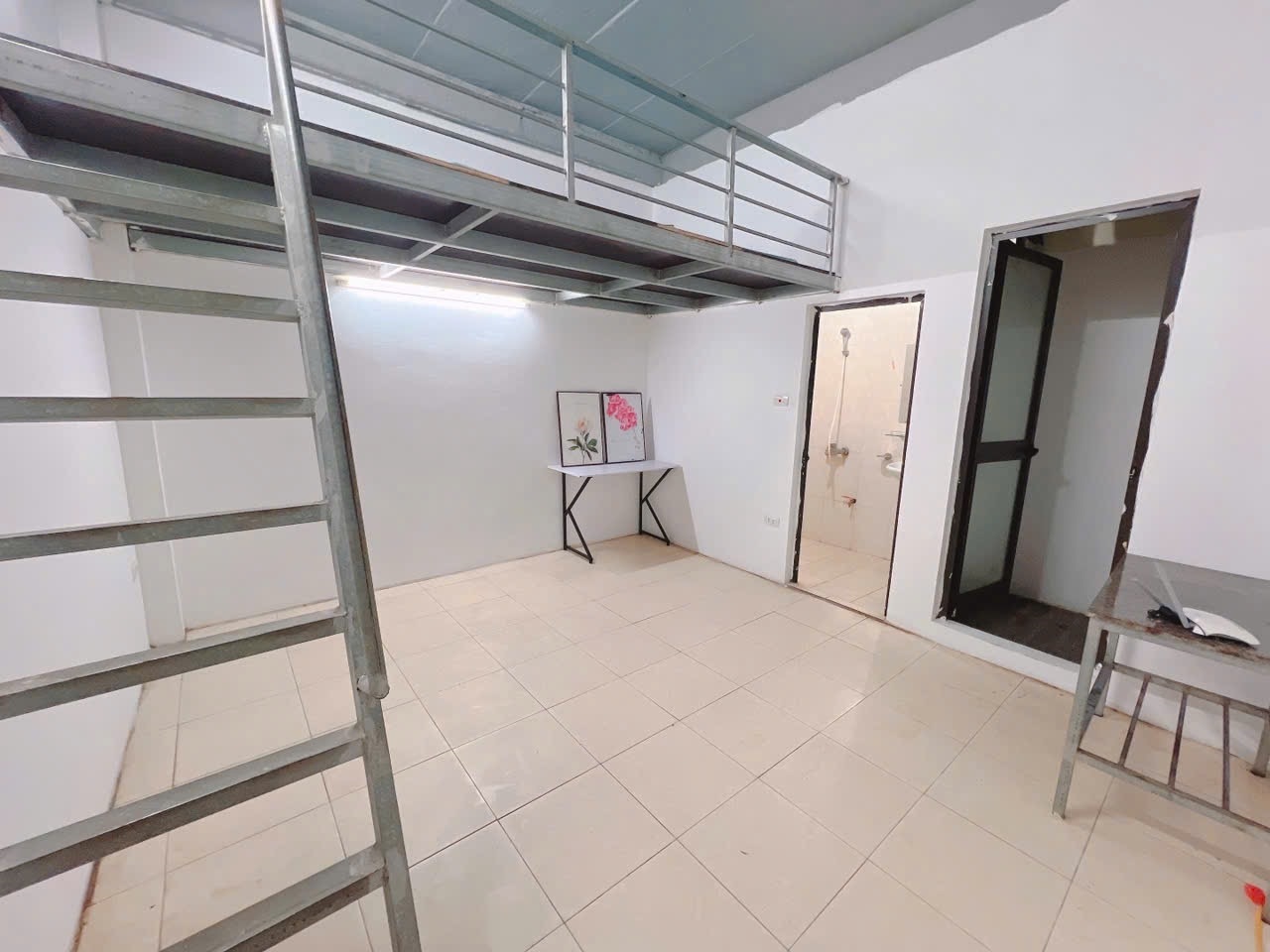 Phòng trọ Duplex 25m2 tại HappyHomes Hồ Tùng Mậu - Nam Từ Liêm - Phòng khách