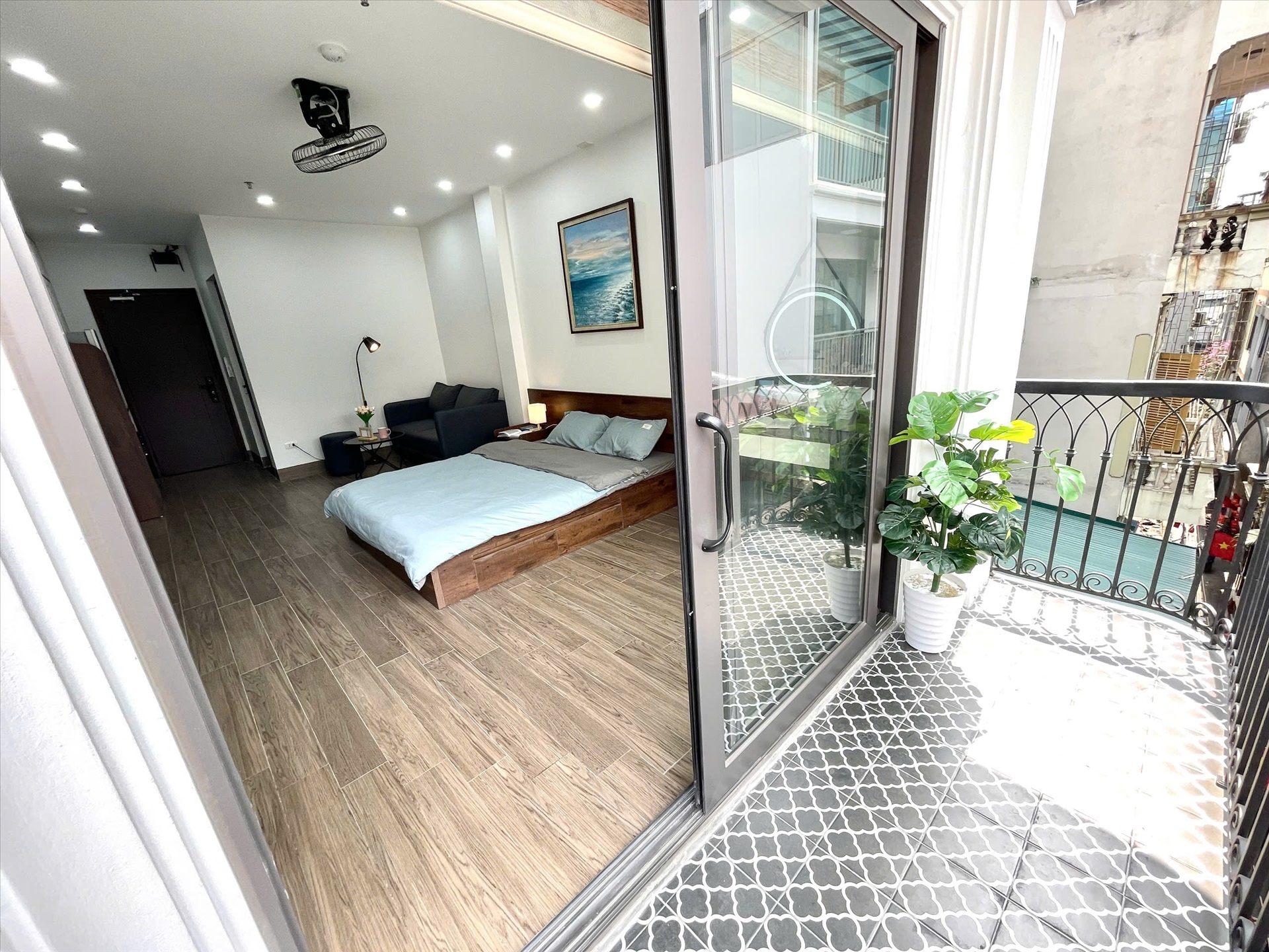 Phòng trọ Studio 42m2 tại Airstay Chợ Khâm Thiên - Đông Đa - Ban công