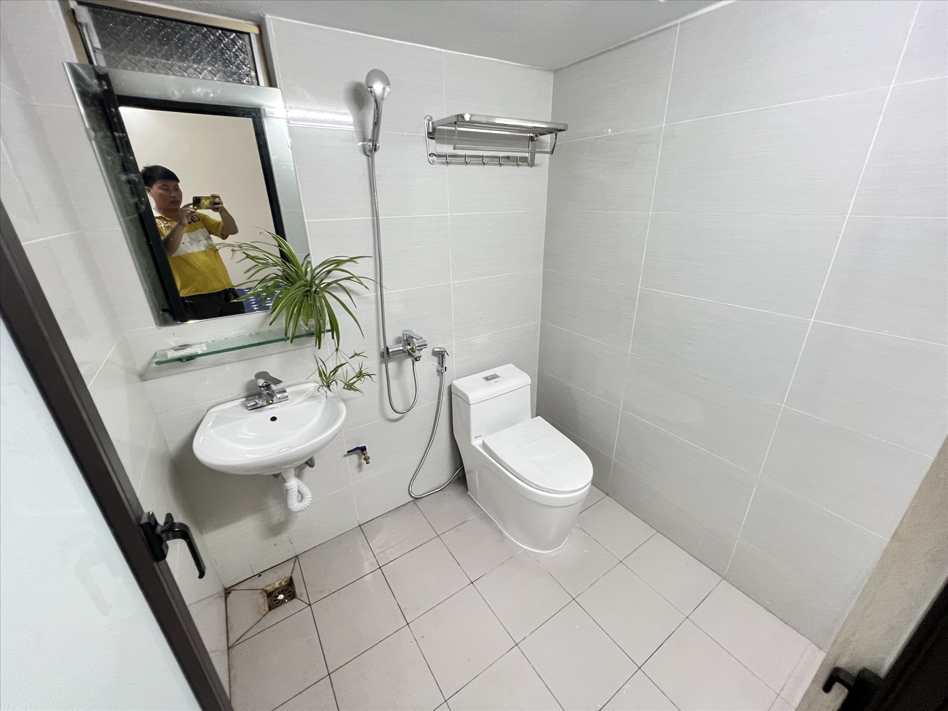 Phòng trọ Studio 30m2 tại AT Home Trung Kính - Cầu Giấy - Phòng tắm