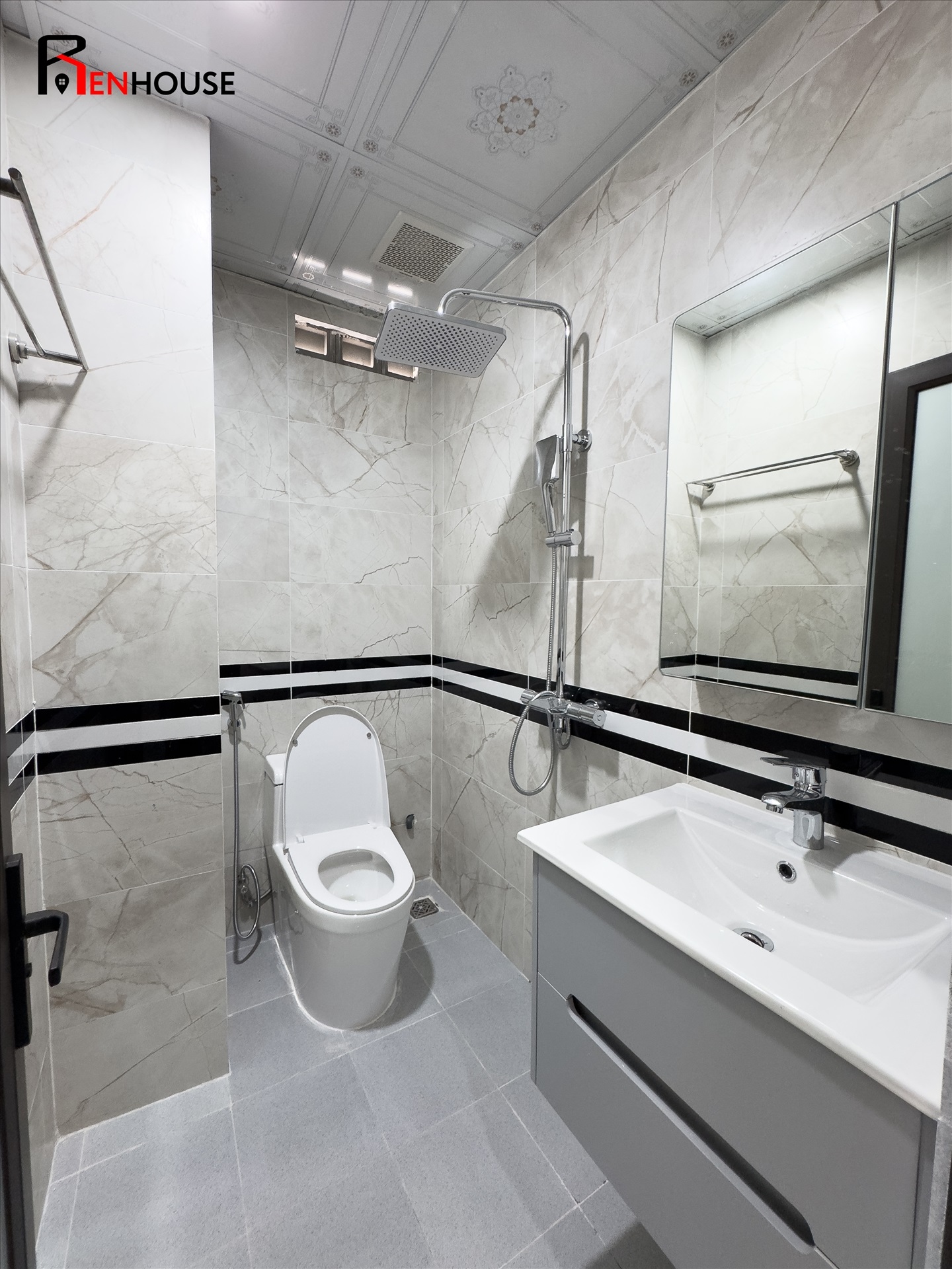 Phòng trọ Studio 30m2 tại RenHouse An Dương Vương 2 - Tây Hồ - Phòng tắm