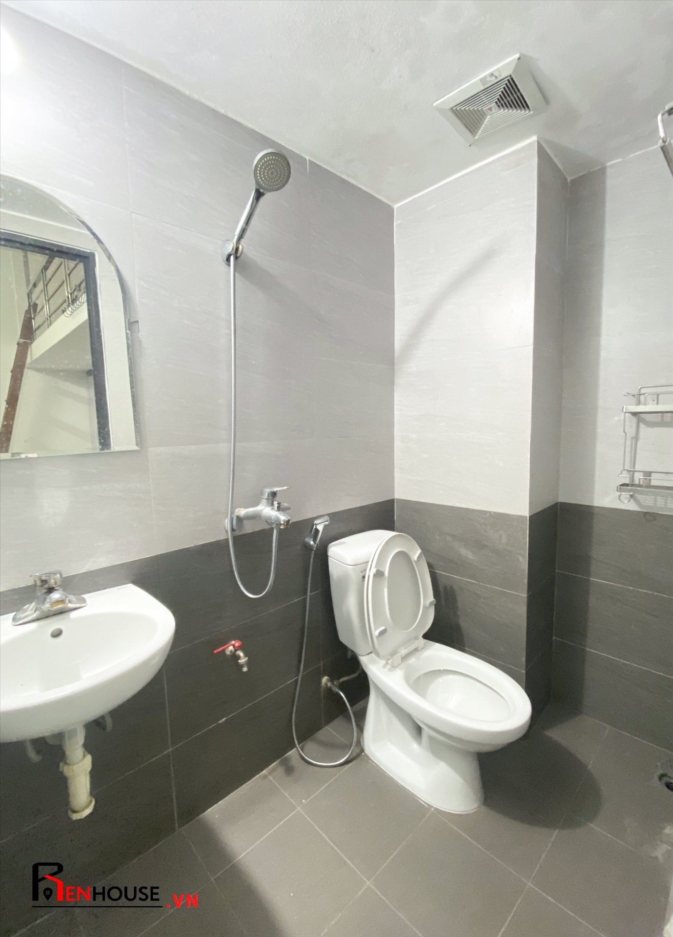 Phòng trọ Duplex 20m2 tại RenHouse 3 Mỹ Đình - Nam Từ Liêm - Phòng tắm