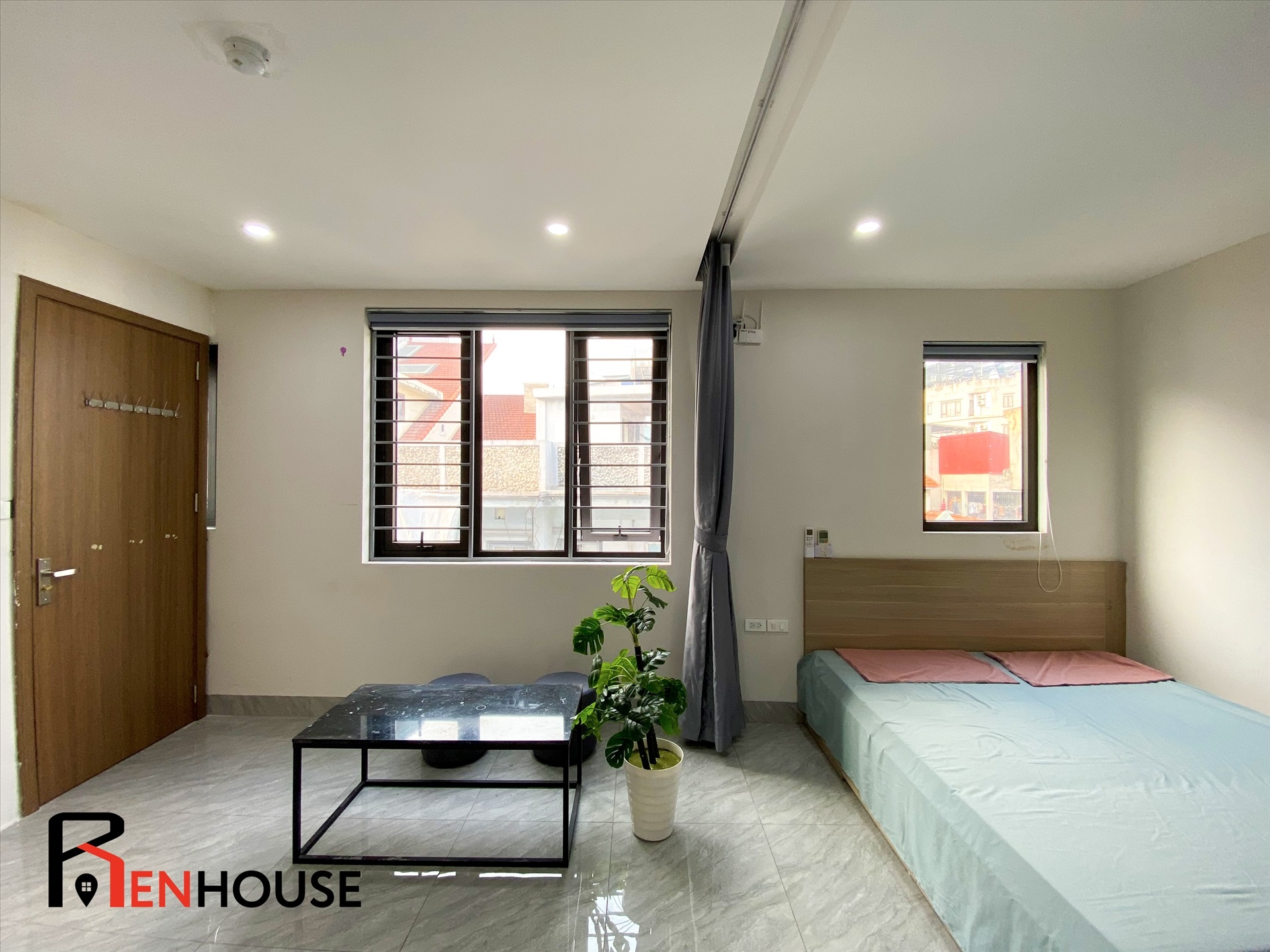 Phòng trọ Studio 30m2 tại RenHouse Mễ Trì Thượng - Nam Từ Liêm - Phòng khách