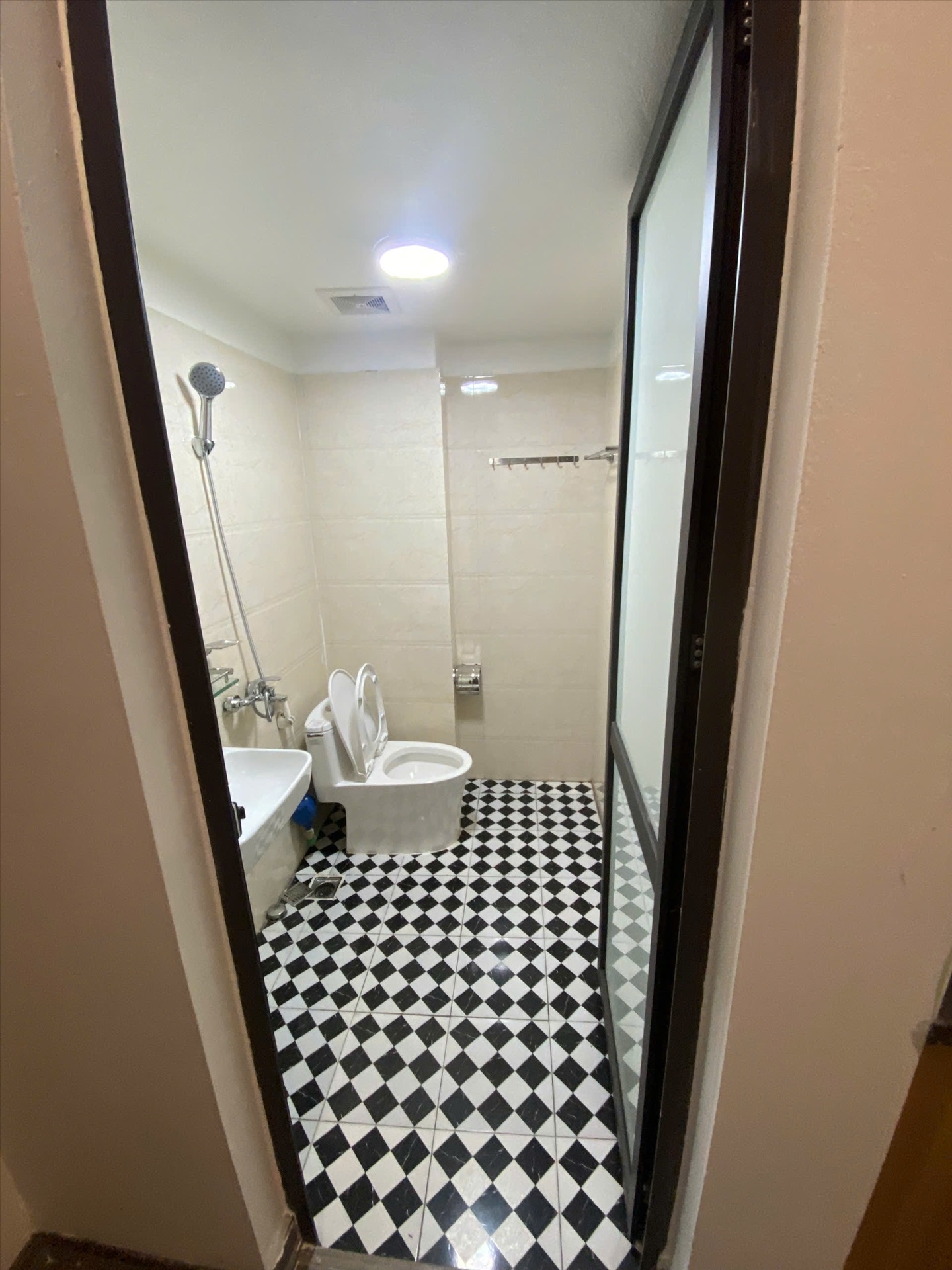 Phòng trọ Studio 20m2 tại CTC Home 1 Phùng Khoang - Nam Từ Liêm - Phòng tắm