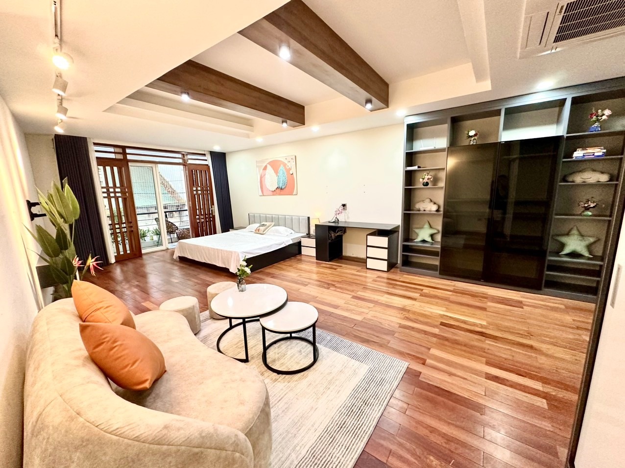 Phòng trọ Studio 100m2 tại Blue Homes Mạc Đĩnh Chi - Ba Đình - Phòng khách