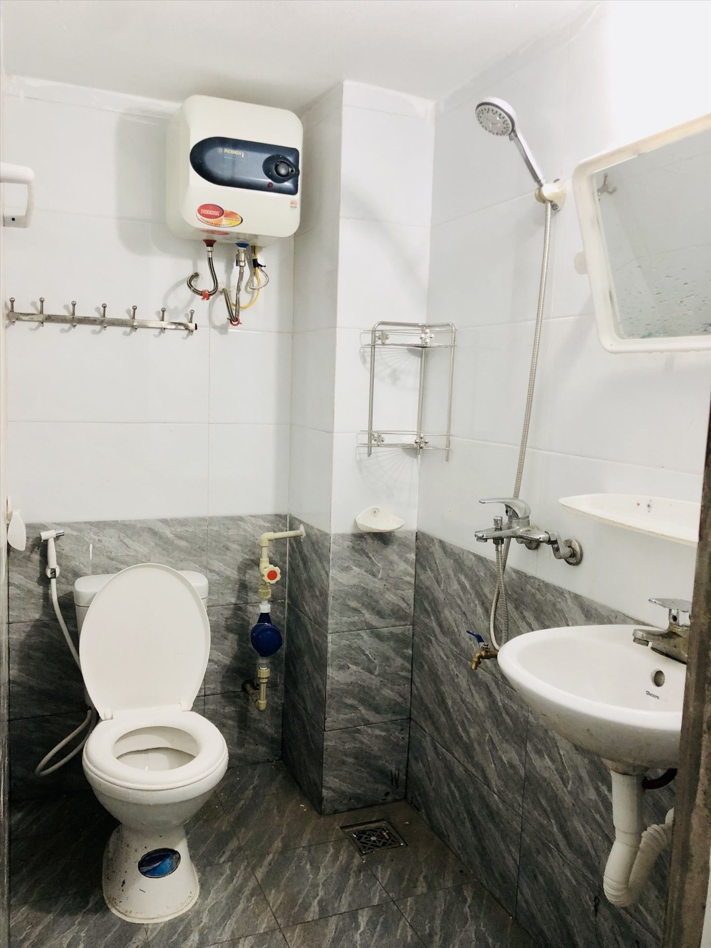 Phòng trọ Studio 22m2 tại Happy Homes 3 Trần Bình - Cầu Giấy - Phòng tắm