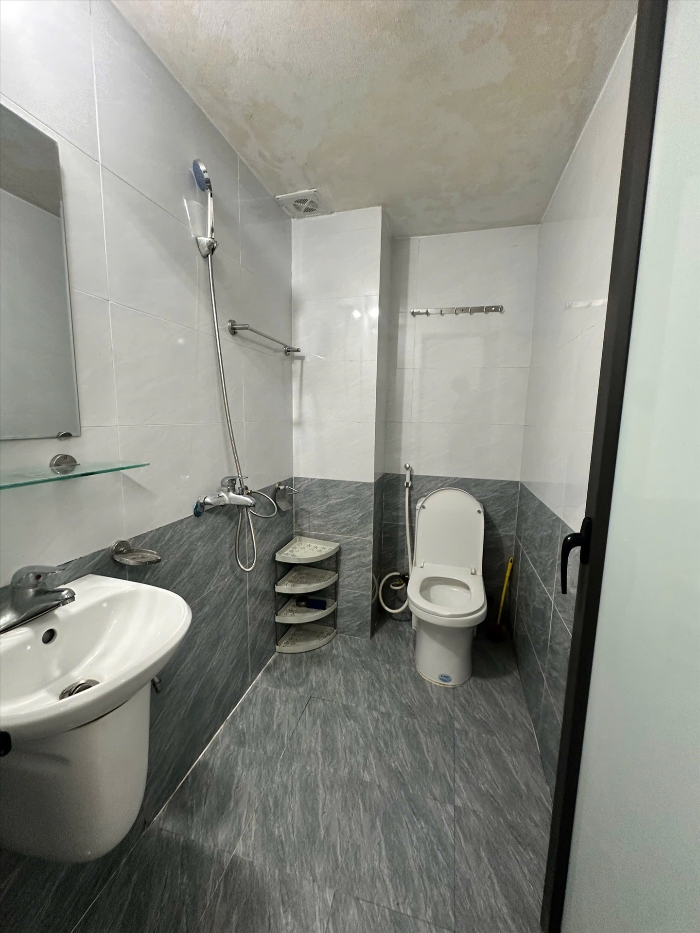 Phòng trọ Studio 22m2 tại BP Home Phú Mỹ - Nam Từ Liêm - Phòng tắm
