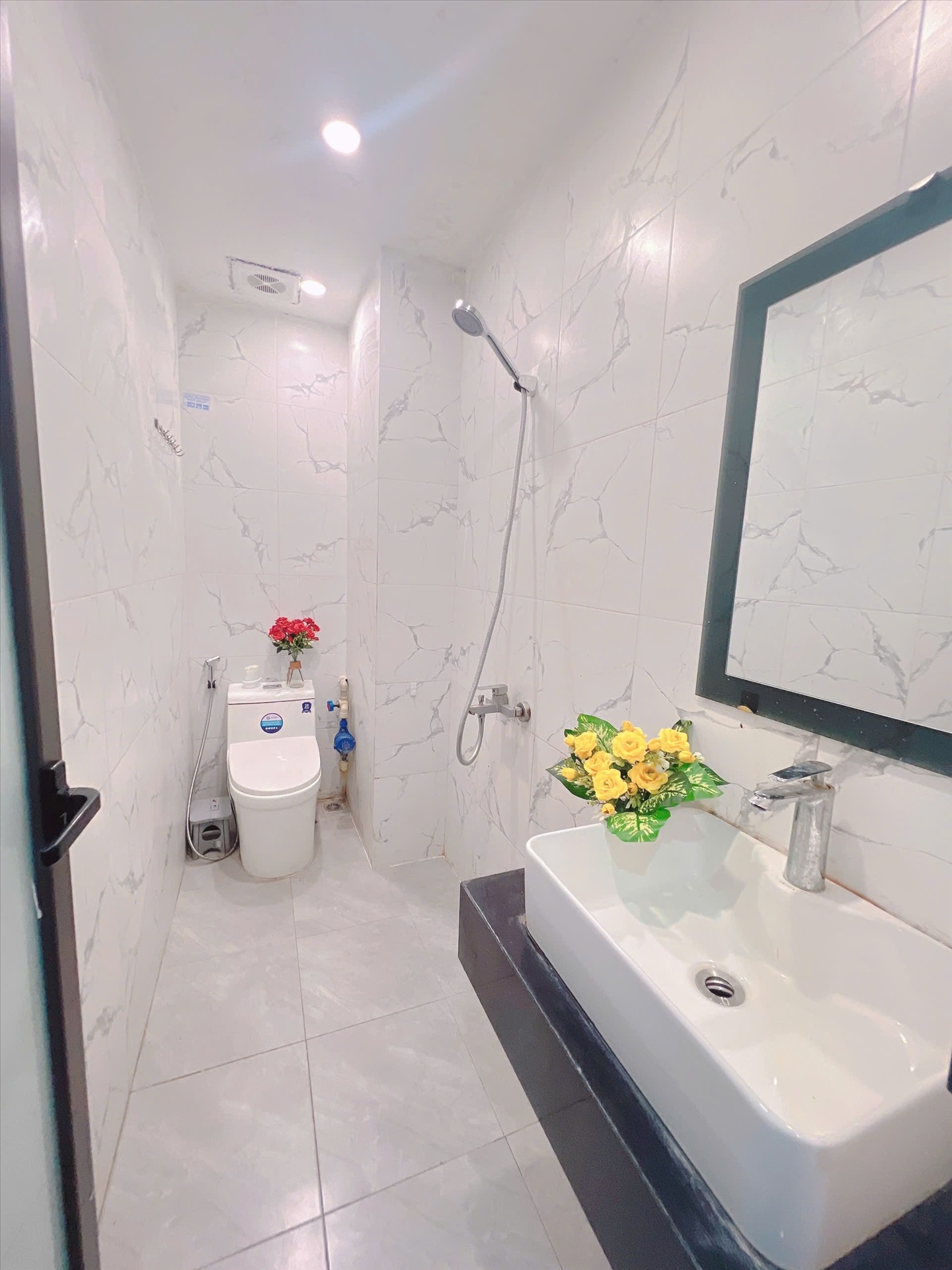 Phòng trọ Studio 22m2 tại HappyHomes Trần Quốc Vượng - Cầu Giấy - Phòng tắm