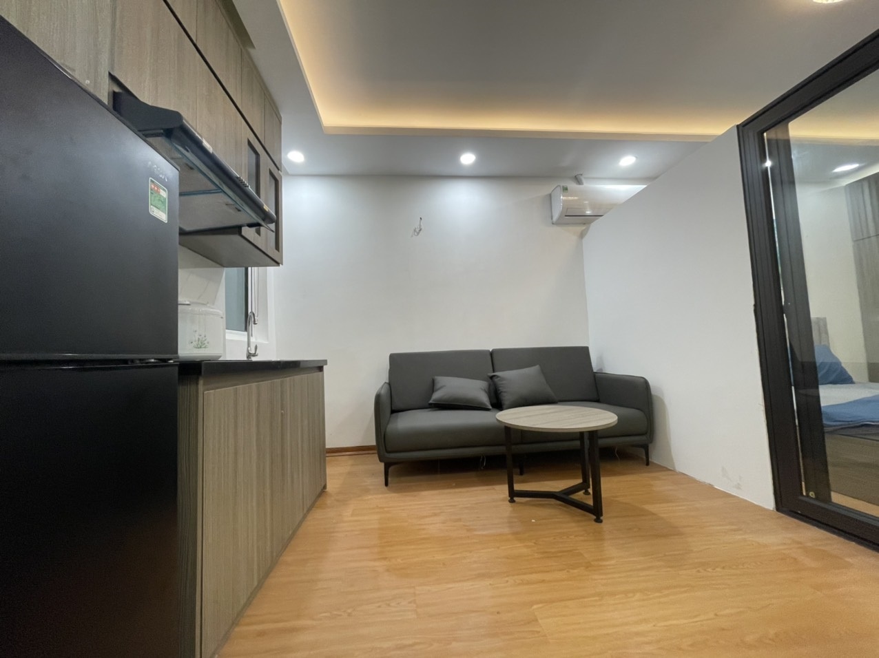 Phòng trọ 1 Phòng ngủ 38m2 tại Sunny Apartment Nguyễn Khang - Cầu Giấy - Phòng khách