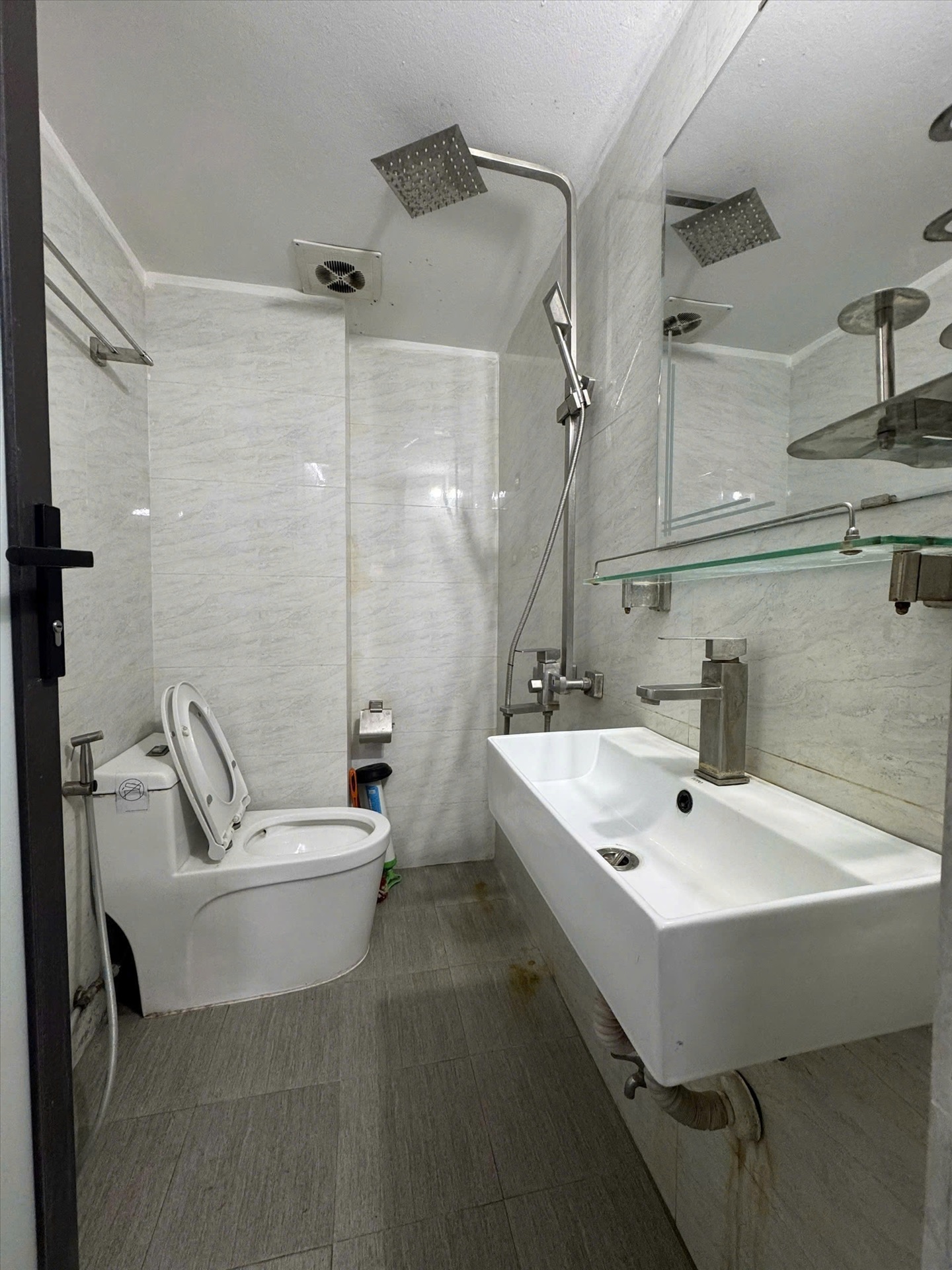 Phòng trọ Studio 25m2 tại Shome Pháo Đài Láng - Đống Đa - Phòng tắm