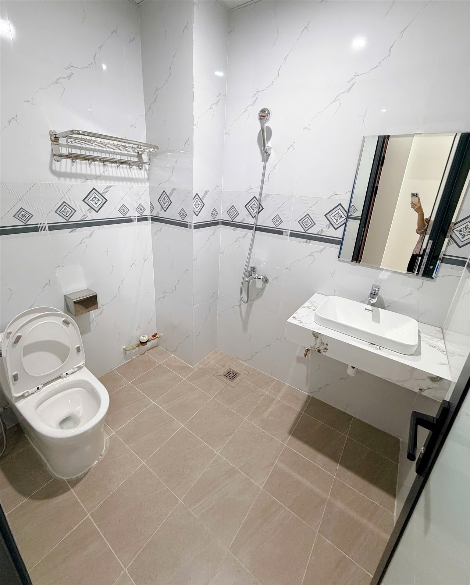 Phòng trọ Studio 30m2 tại CH Home Dương Quảng Hàm - Cầu Giấy - Phòng tắm