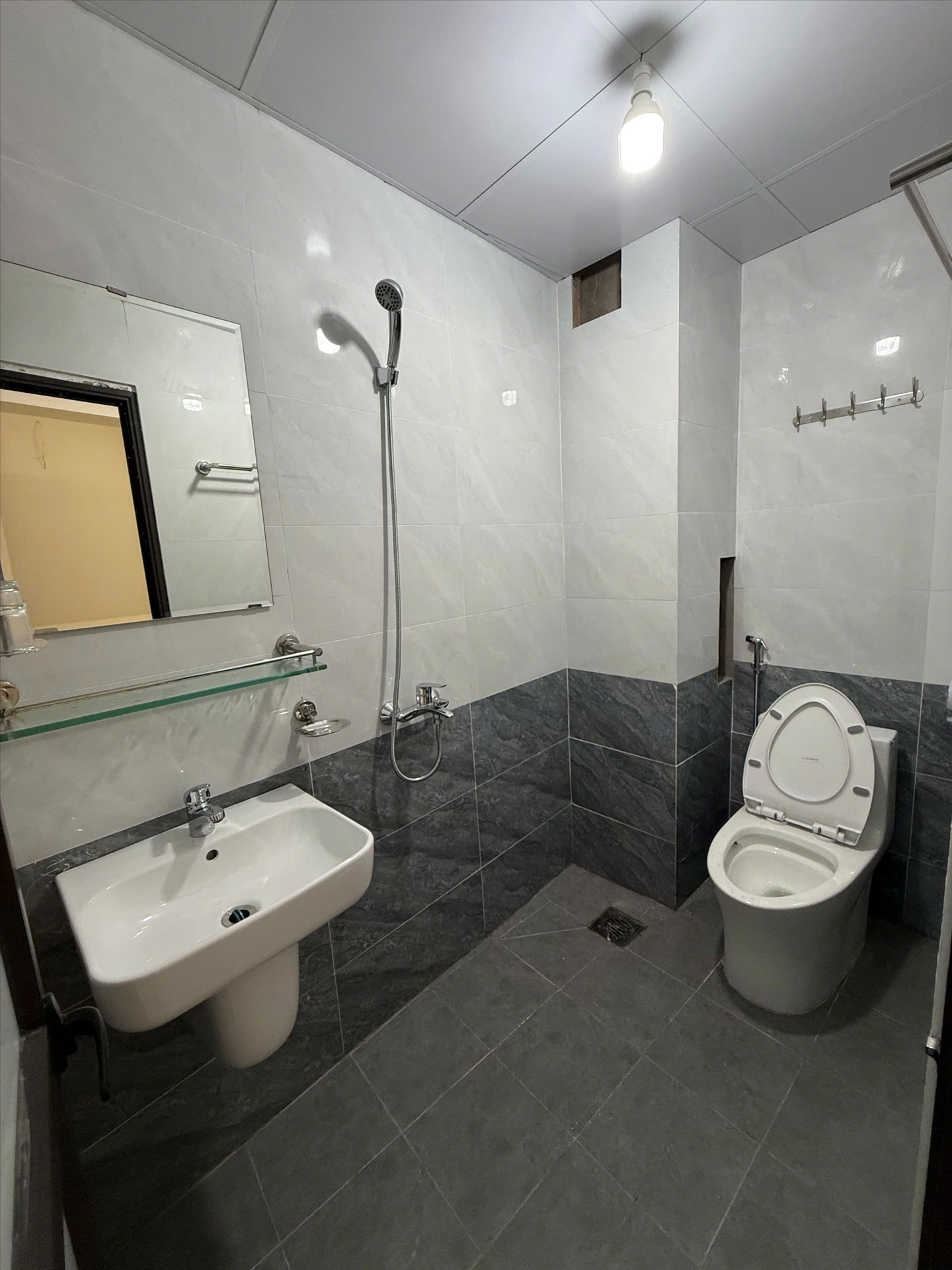 Phòng trọ 1 Phòng ngủ 25m2 tại Shome 1 Phú Mỹ - Nam Từ Liêm - Phòng tắm