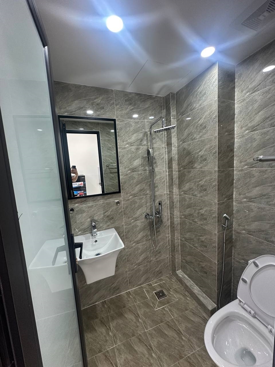 Phòng trọ Studio 35m2 tại Friends Team Xuân La - Tây Hồ - Phòng tắm