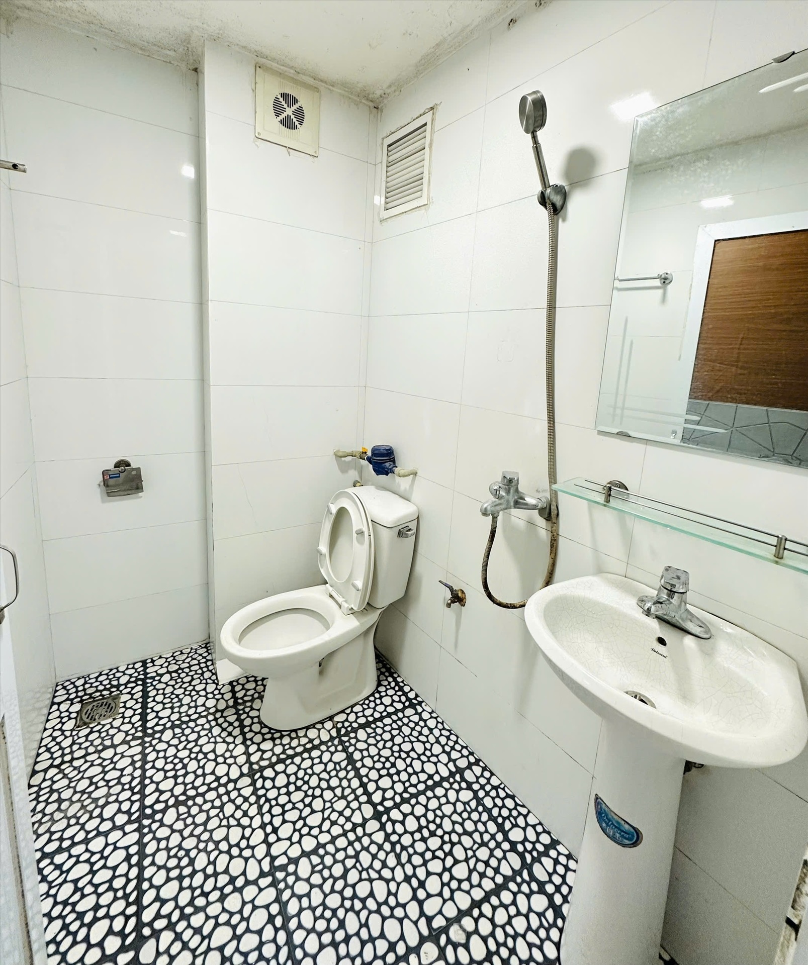 Phòng trọ Studio 25m2 tại TT House 2 Trung Kính - Cầu Giấy - Phòng tắm