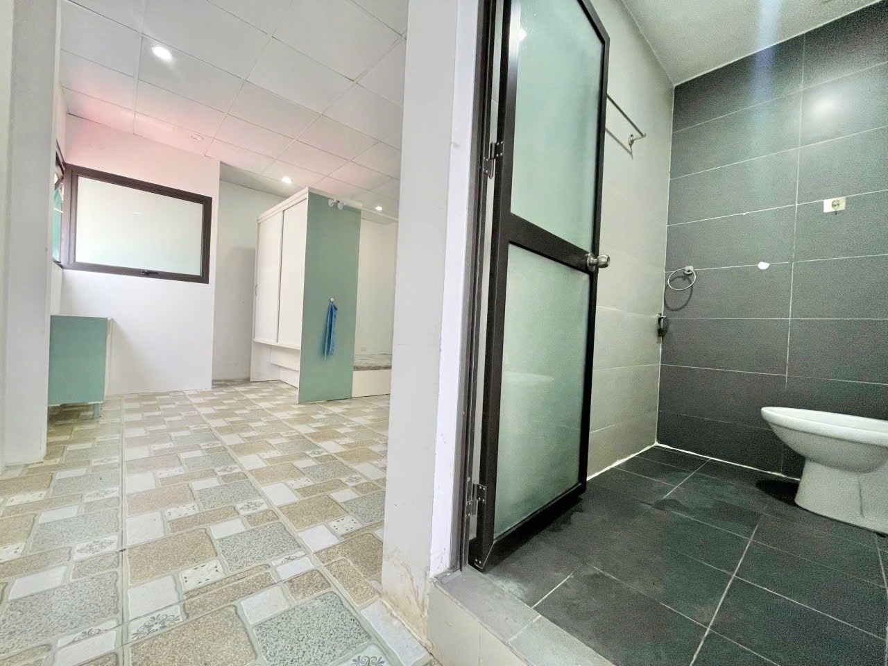 Phòng trọ Studio 30m2 tại Fiends Team 2 Bùi Xương Trạch - Thanh Xuân - Phòng tắm