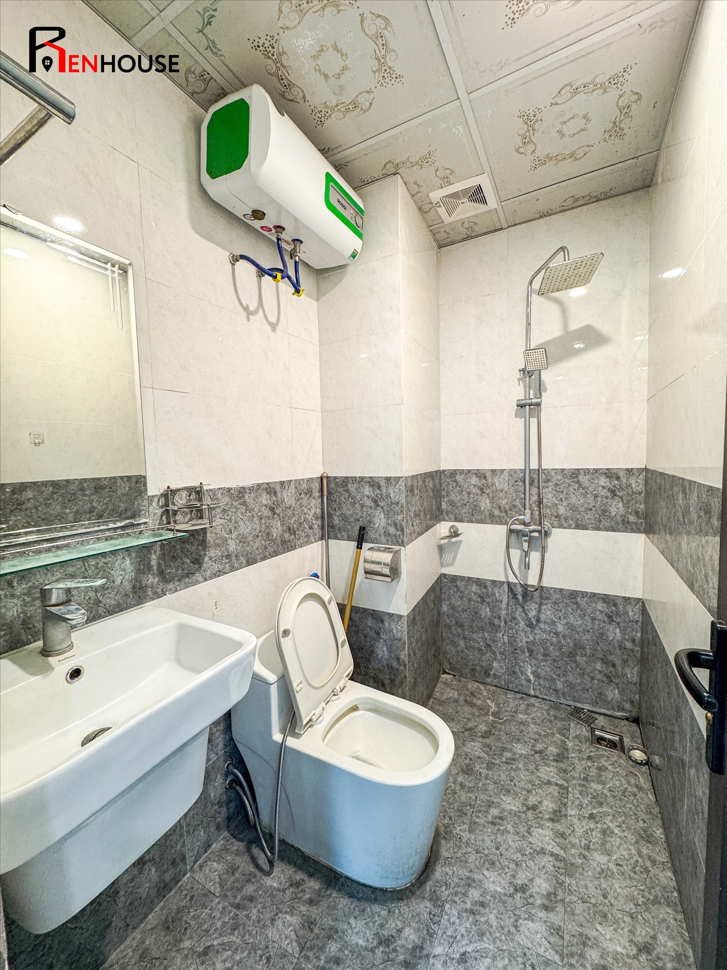 Phòng trọ Studio 25m2 tại RenHouse Phú Diễn - Bắc Từ Liêm - Phòng tắm