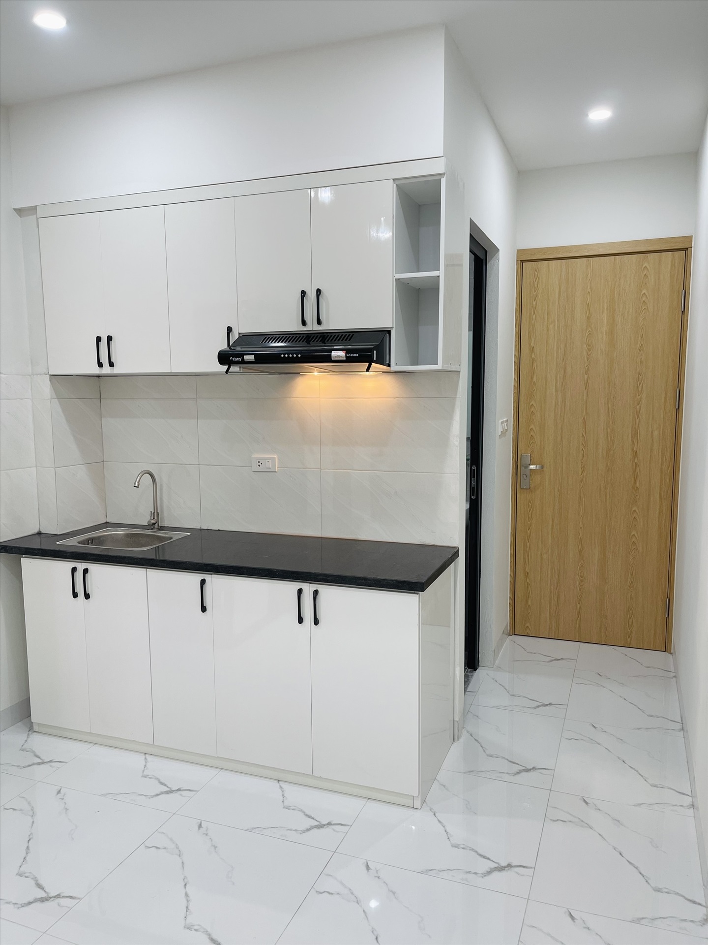 Phòng trọ Studio 30m2 tại TT House 2 Chùa Láng - Đống Đa - Phòng bếp