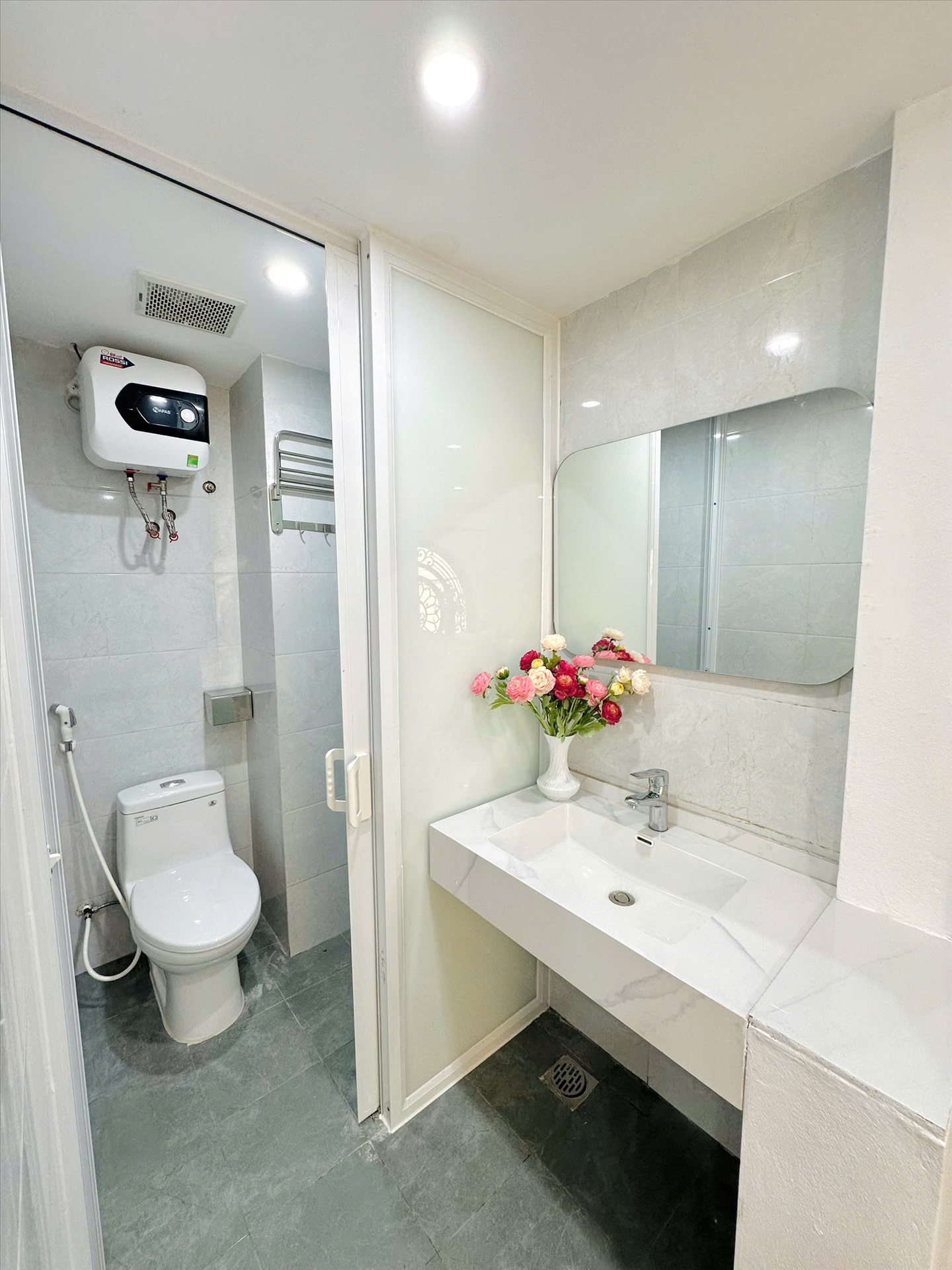 Phòng trọ 1 Phòng ngủ 40m2 tại TT House Nguyễn Phong Sắc - Cầu Giấy - Phòng tắm