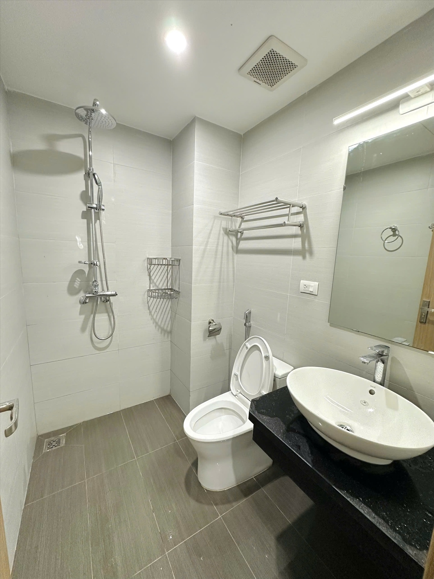 Phòng trọ 2 Phòng ngủ 70m2 tại TT House 2 Đường Láng - Đống Đa - Phòng tắm
