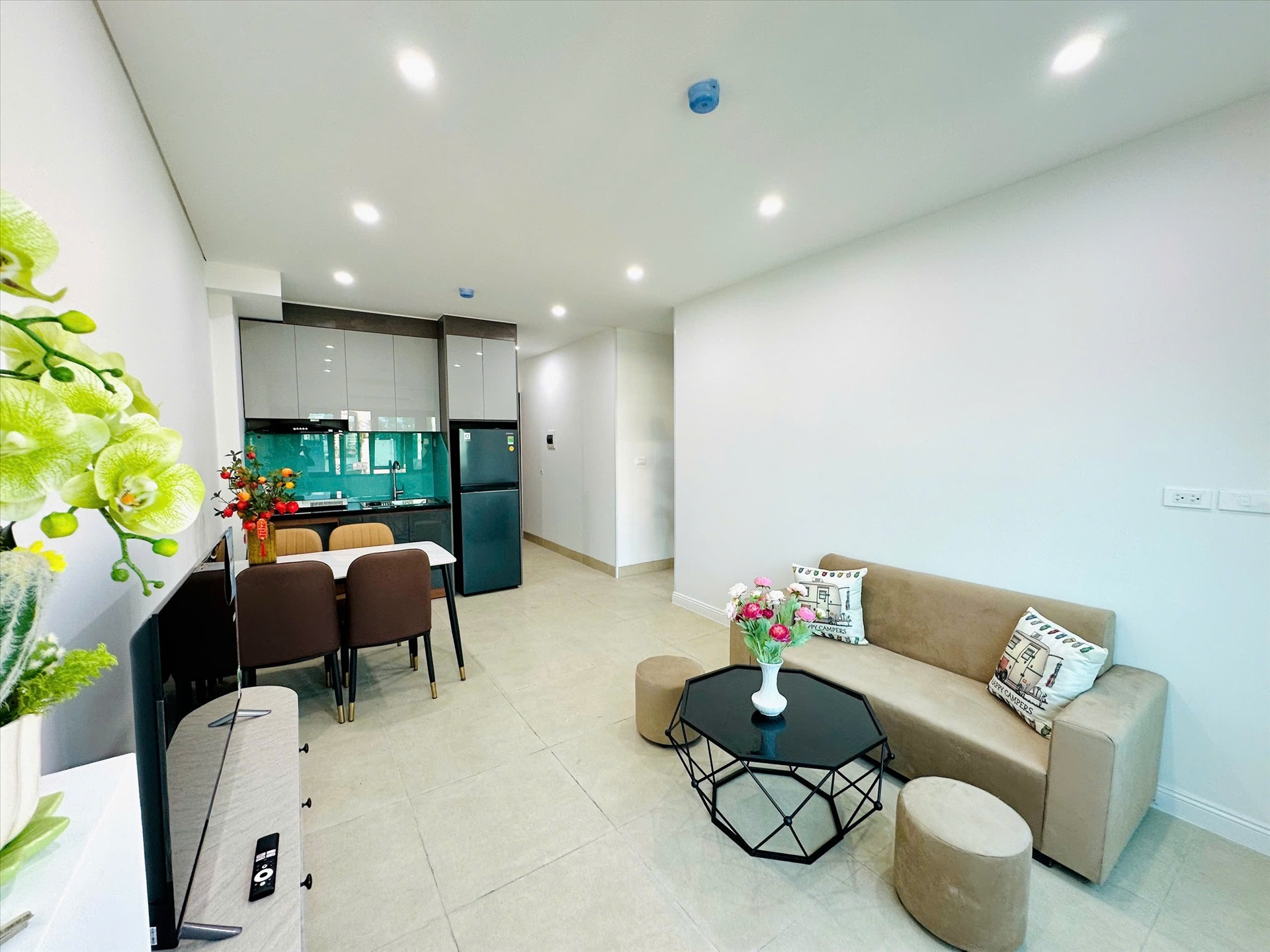 Phòng trọ 2 Phòng ngủ 70m2 tại TT House 2 Đường Láng - Đống Đa - Phòng khách