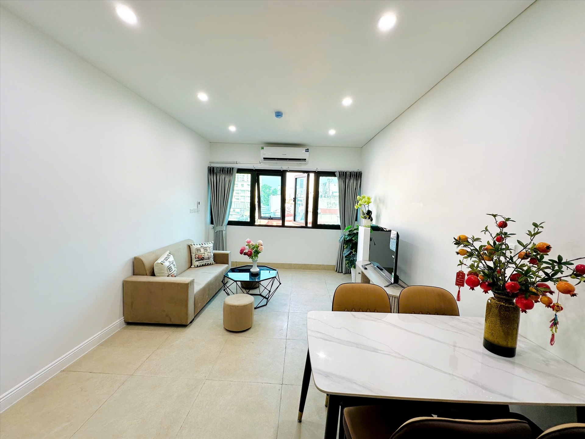 Phòng trọ 2 Phòng ngủ 70m2 tại TT House 2 Đường Láng - Đống Đa - Phòng khách