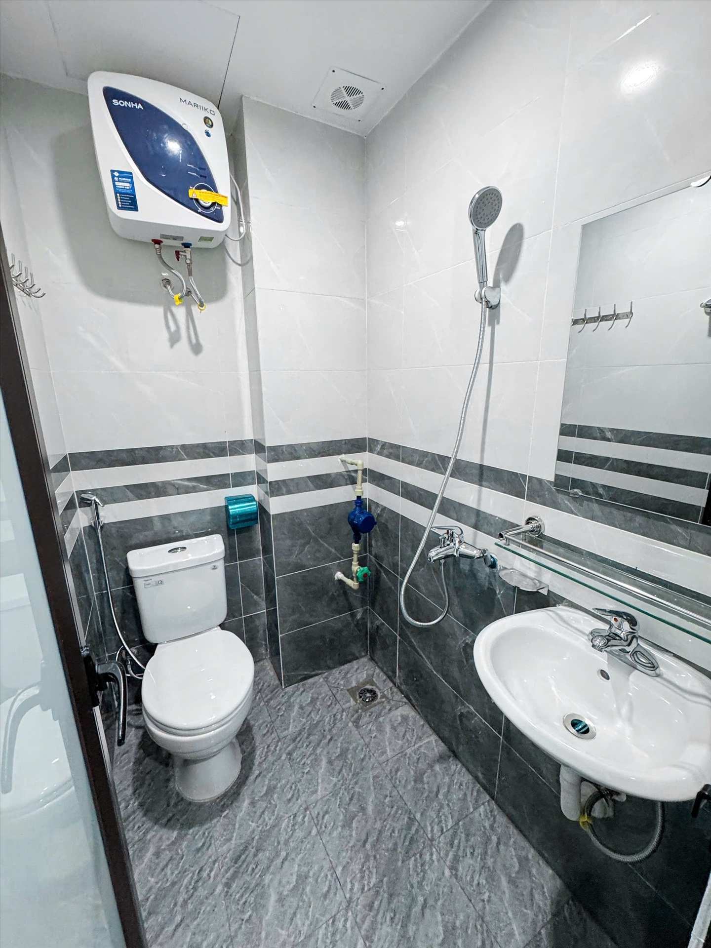 Phòng trọ Studio 25m2 tại Friends Team Chính Kinh - Thanh Xuân - Phòng tắm