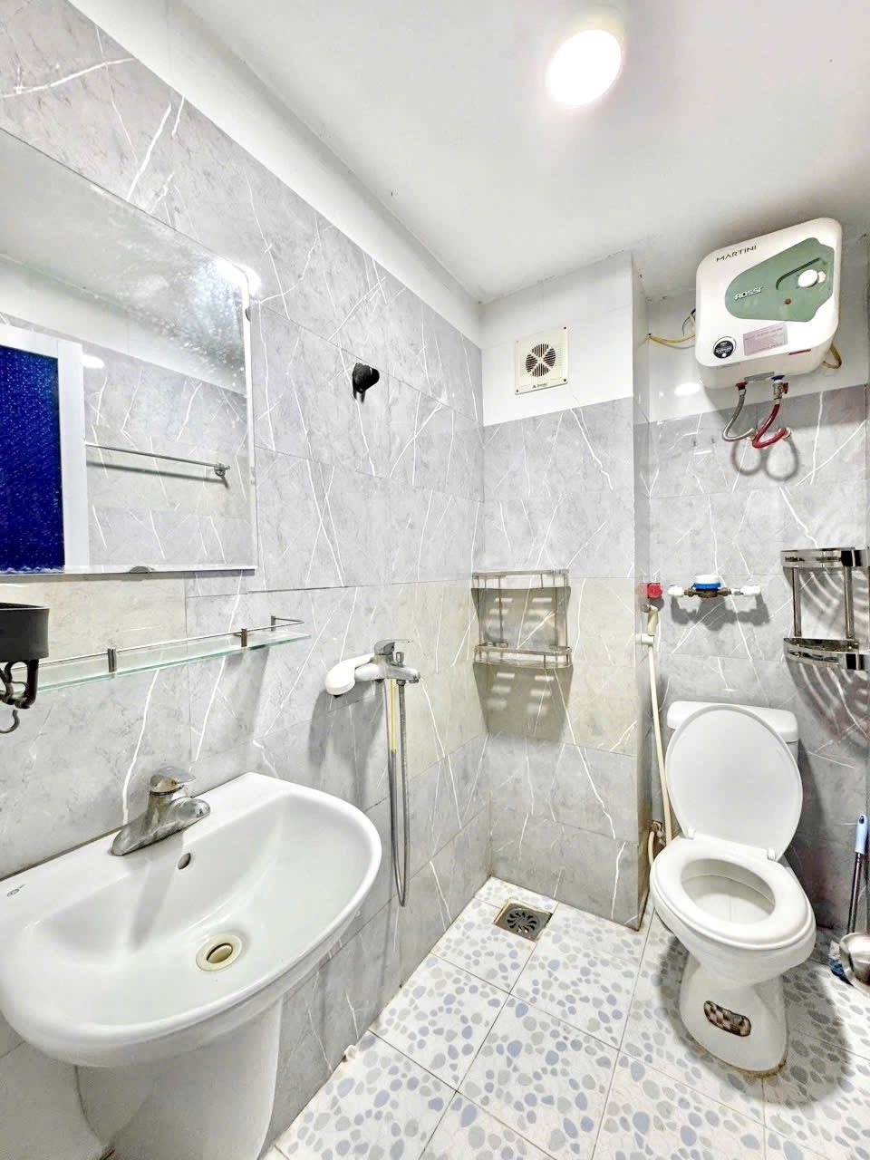 Phòng trọ Studio 30m2 tại TL House Dịch Vọng Hậu - Cầu Giấy - Phòng tắm