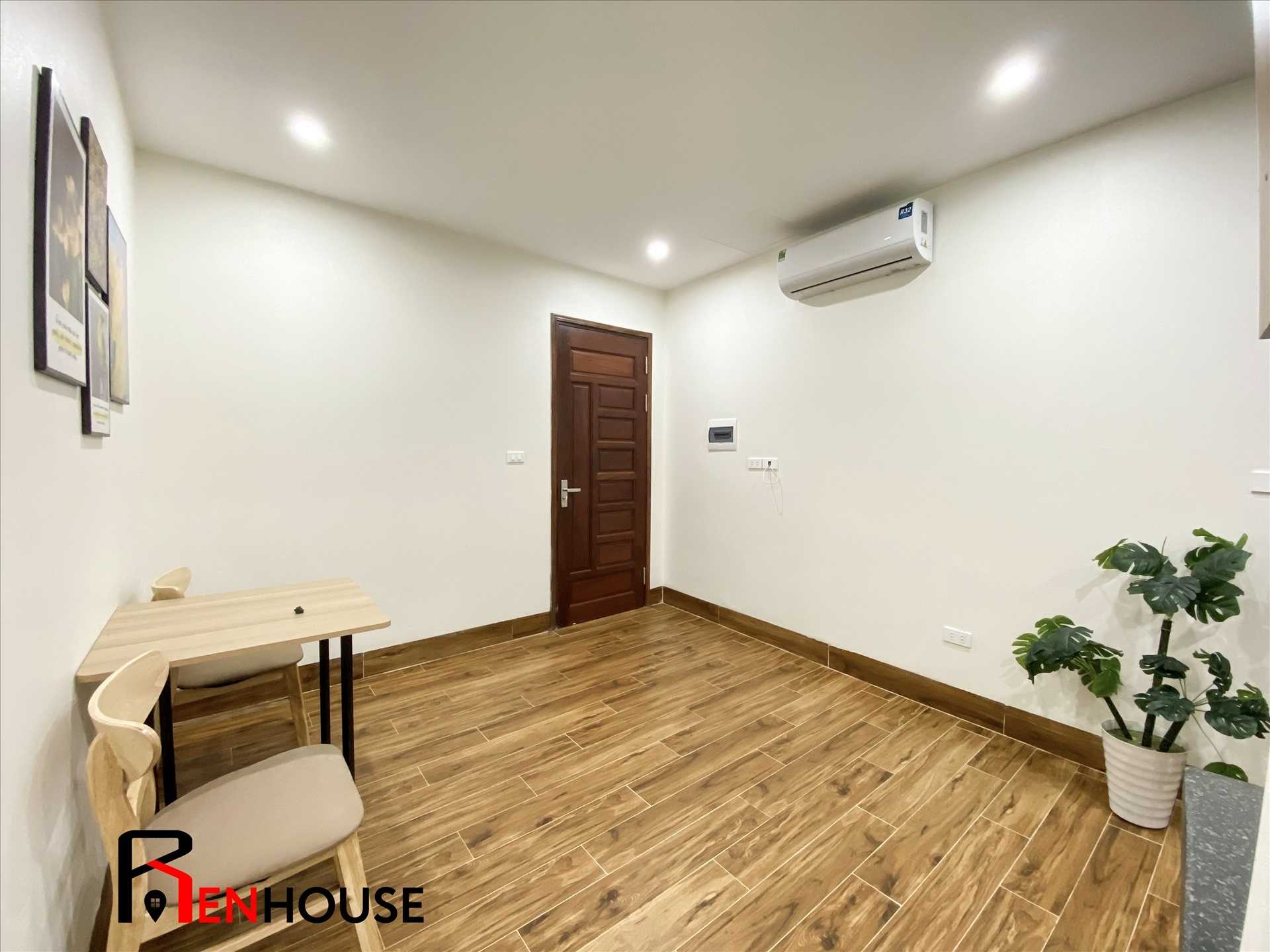 Phòng trọ 1 Phòng ngủ 35m2 tại RenHouse 4 Trần Thái Tông - Cầu Giấy - Phòng khách