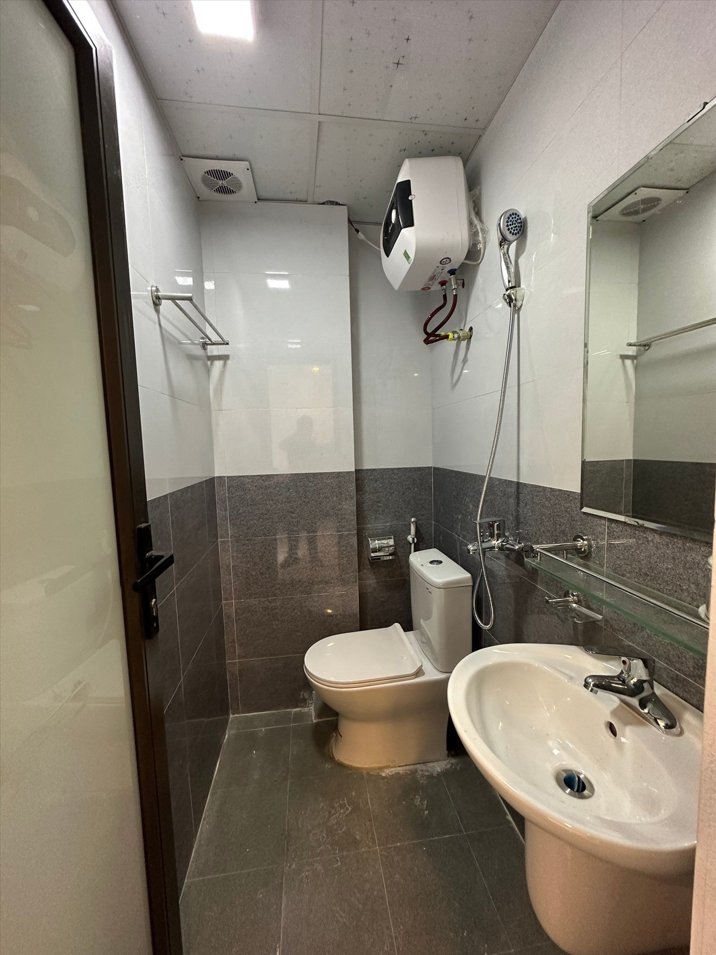 Phòng trọ 2 Phòng ngủ 60m2 tại GD Home Trần Quốc Vượng - Cầu Giấy - Phòng tắm