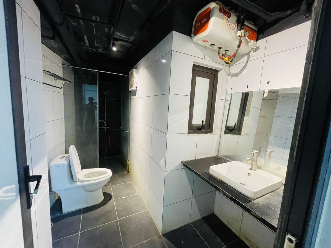 Phòng trọ Studio 25m2 tại GD Home Lạc Long Quân - Tây Hồ - Phòng tắm
