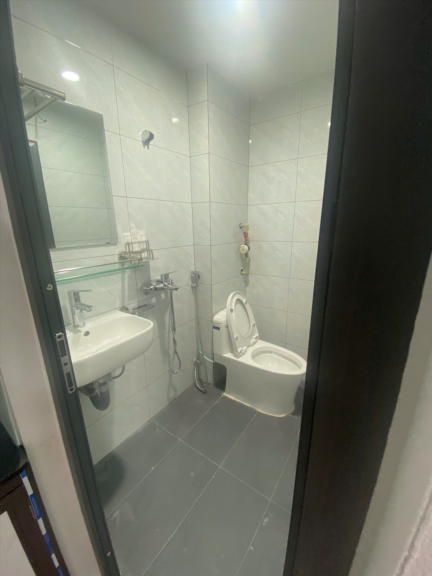 Phòng trọ Duplex 14m2 tại CT House Bùi Xương Trạch - Thanh Xuân - Phòng tắm