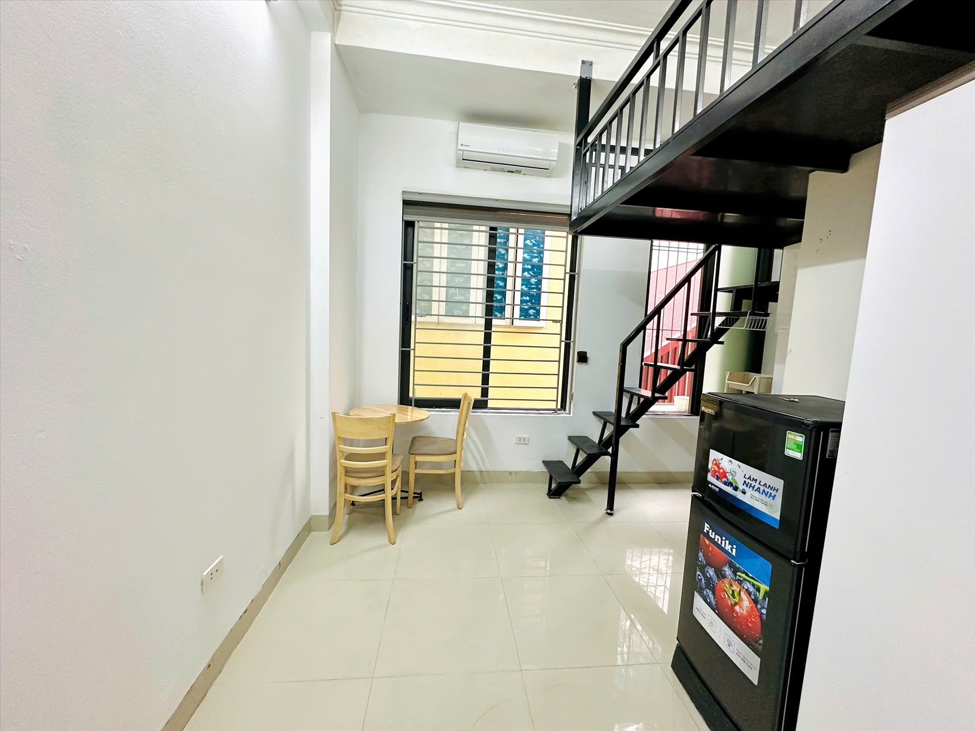 Phòng trọ Duplex 25m2 tại TT House 2 Nguyễn Khánh Toàn - Cầu Giấy - Phòng khách