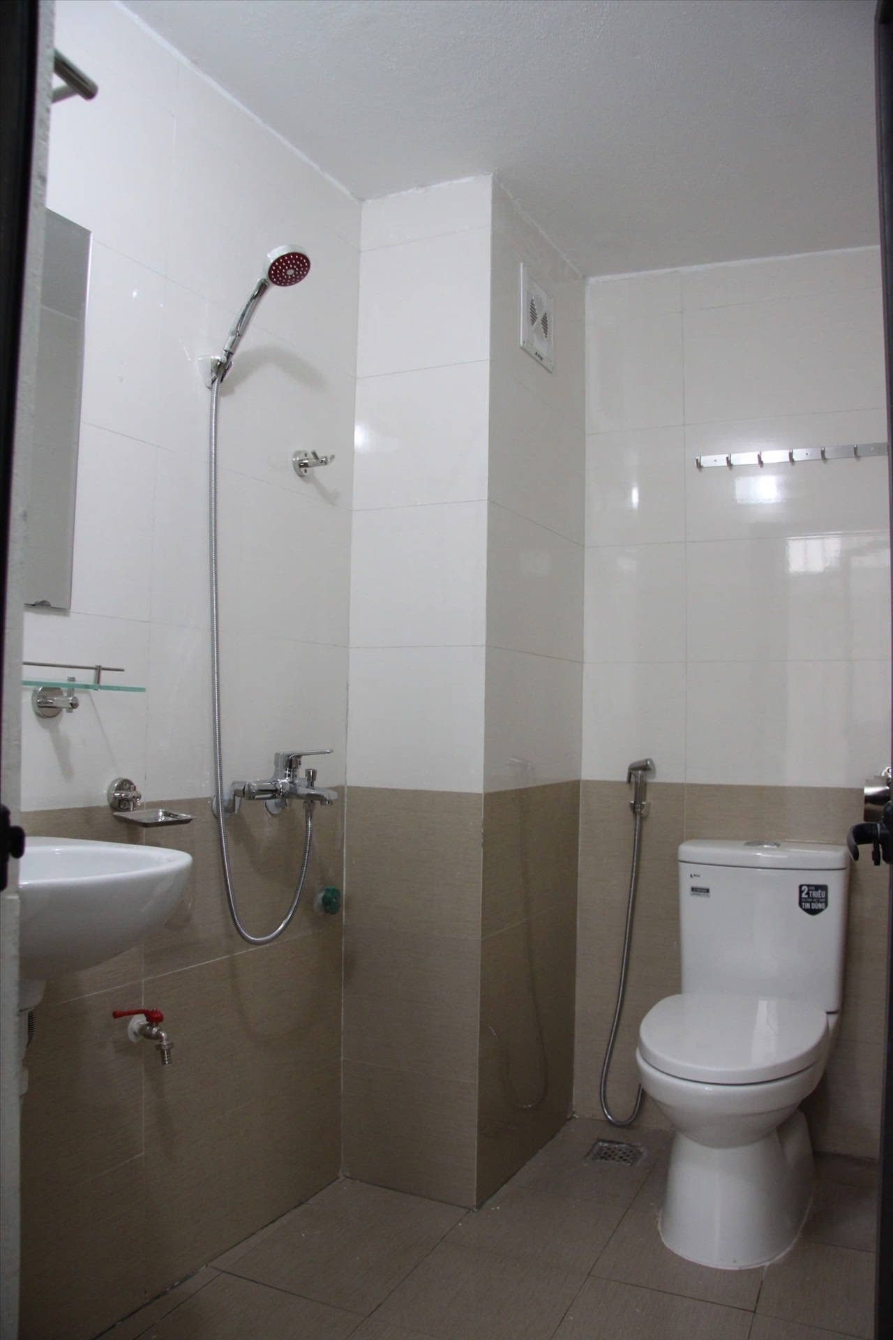 Phòng trọ Studio 30m2 tại Friends Team Mễ Trì Hạ - Nam Từ Liêm - Phòng tắm