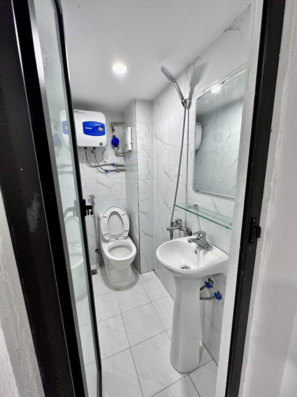 Phòng trọ Duplex 20m2 tại DreamHouse Hoàng Quốc Việt - Cầu Giấy - Phòng tắm