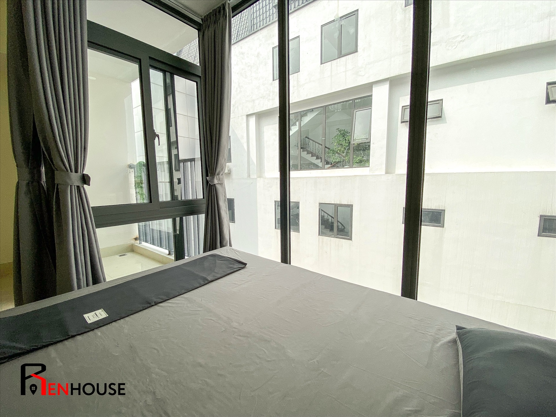 Phòng trọ Studio 32m2 tại RenHouse Nguyễn Khang - Cầu Giấy - Phòng ngủ
