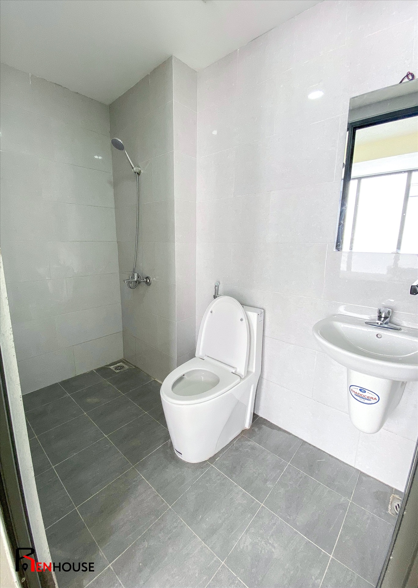 Phòng trọ Studio 32m2 tại RenHouse Nguyễn Khang - Cầu Giấy - Phòng tắm
