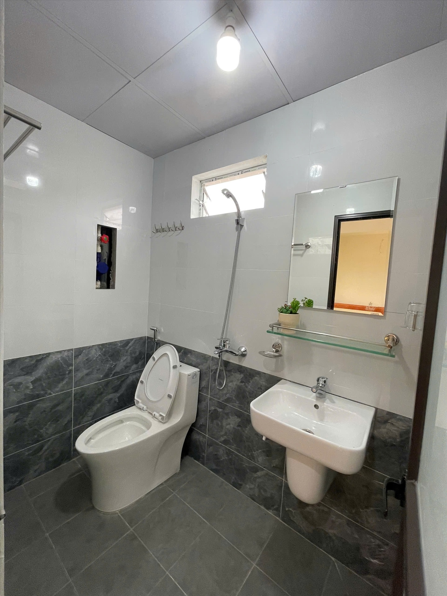 Phòng trọ 1 Phòng ngủ 25m2 tại Shome 1 Phú Mỹ - Nam Từ Liêm - Phòng tắm