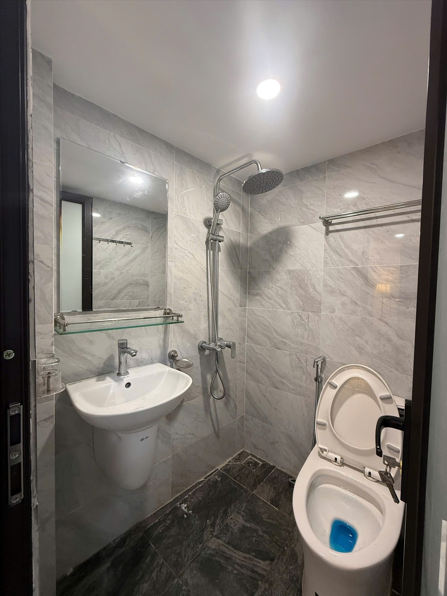 Phòng trọ 1 Phòng ngủ 28m2 tại Shome Lạc Long Quân - Tây Hồ - Phòng tắm