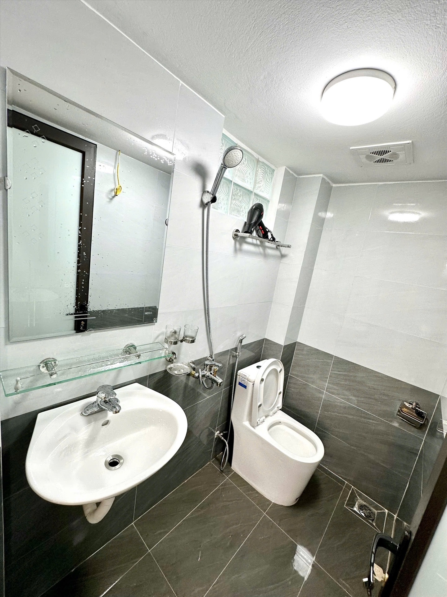 Phòng trọ Studio 30m2 tại Blue Homes Thụy Khuê - Tây Hồ - Phòng tắm