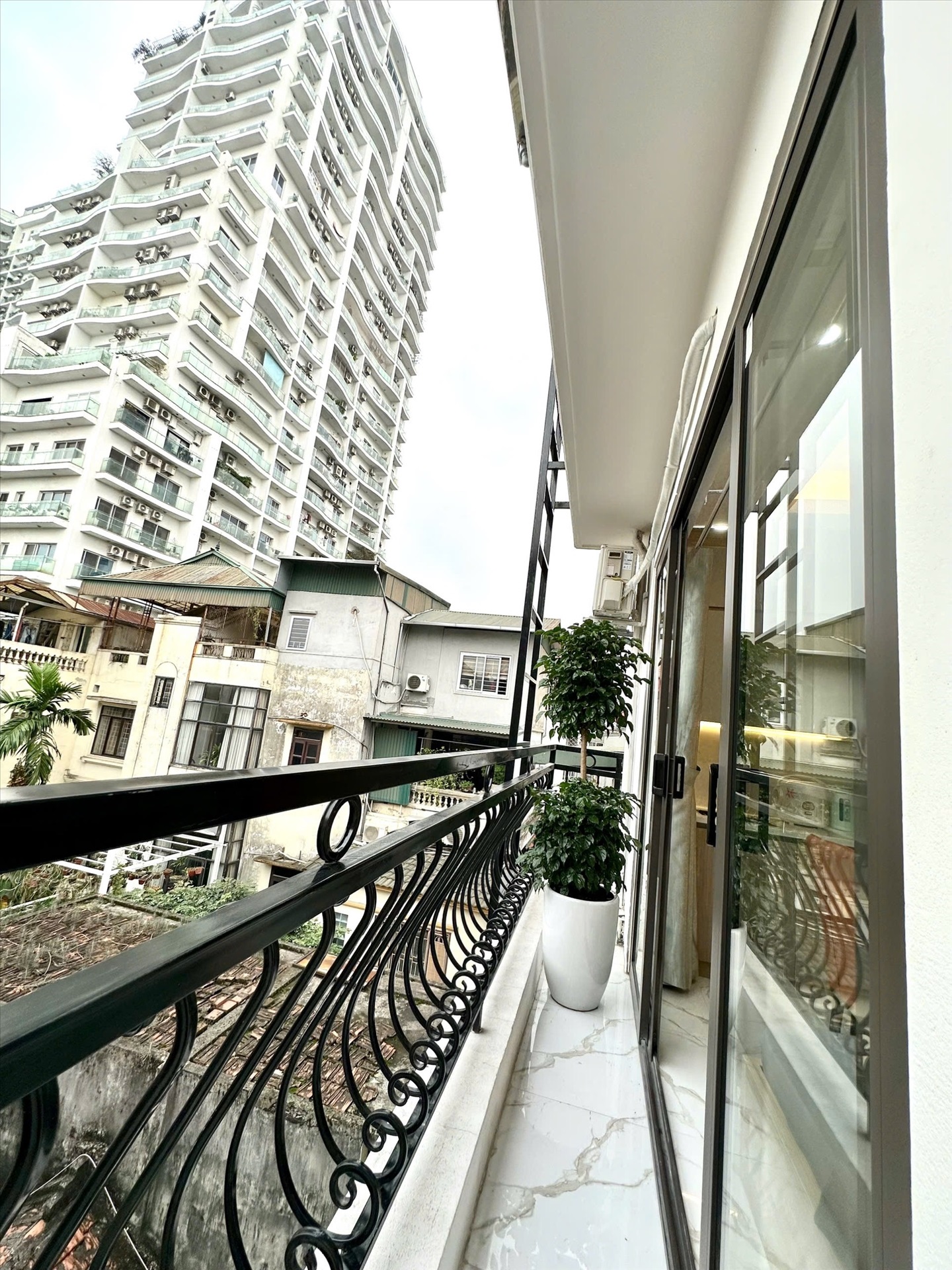 Phòng trọ Studio 30m2 tại Blue Homes Thụy Khuê - Tây Hồ - Ban công