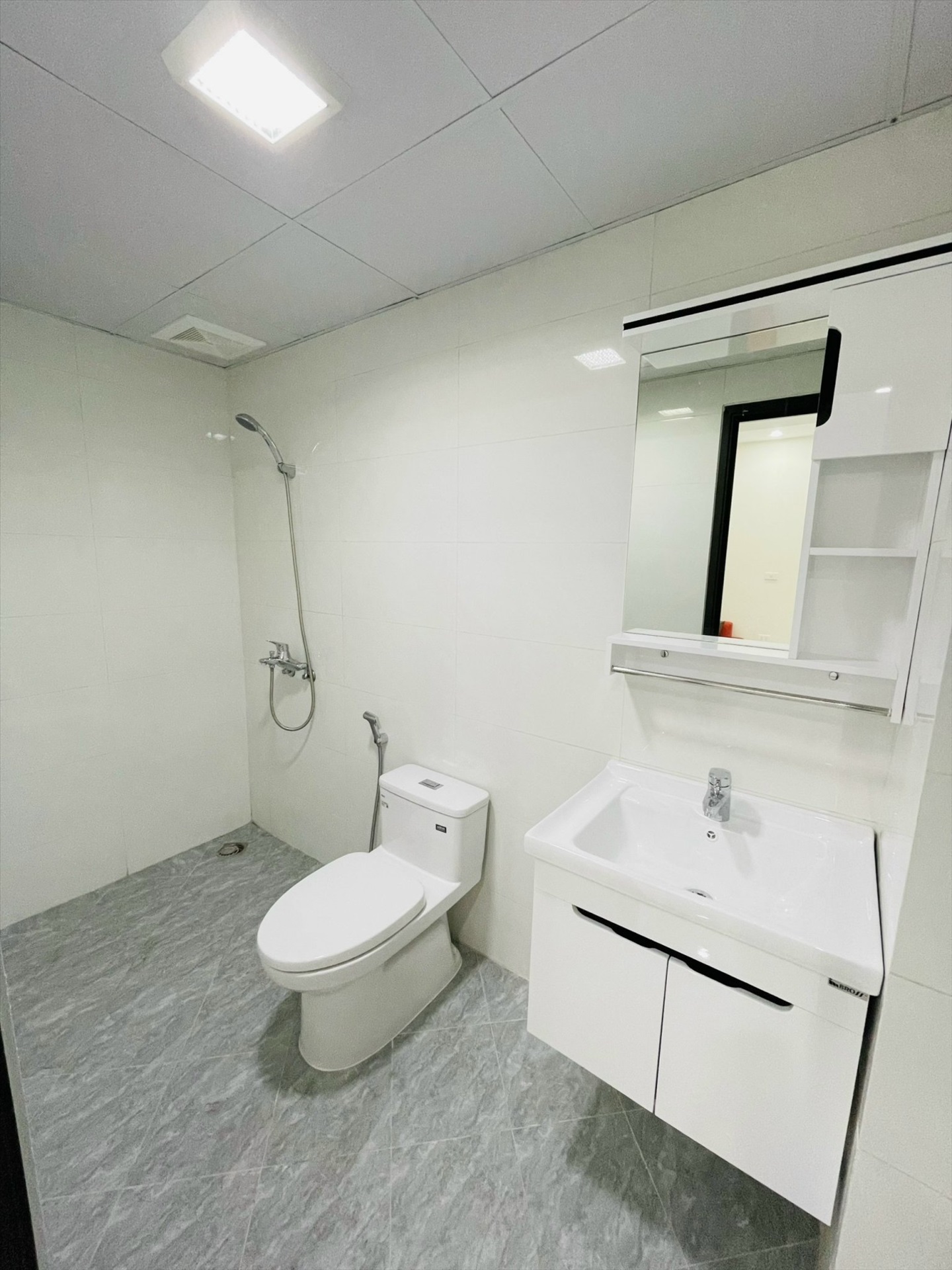 Phòng trọ 1 Phòng ngủ 35m2 tại TT House 3 Đường Láng - Đống Đa - Phòng tắm