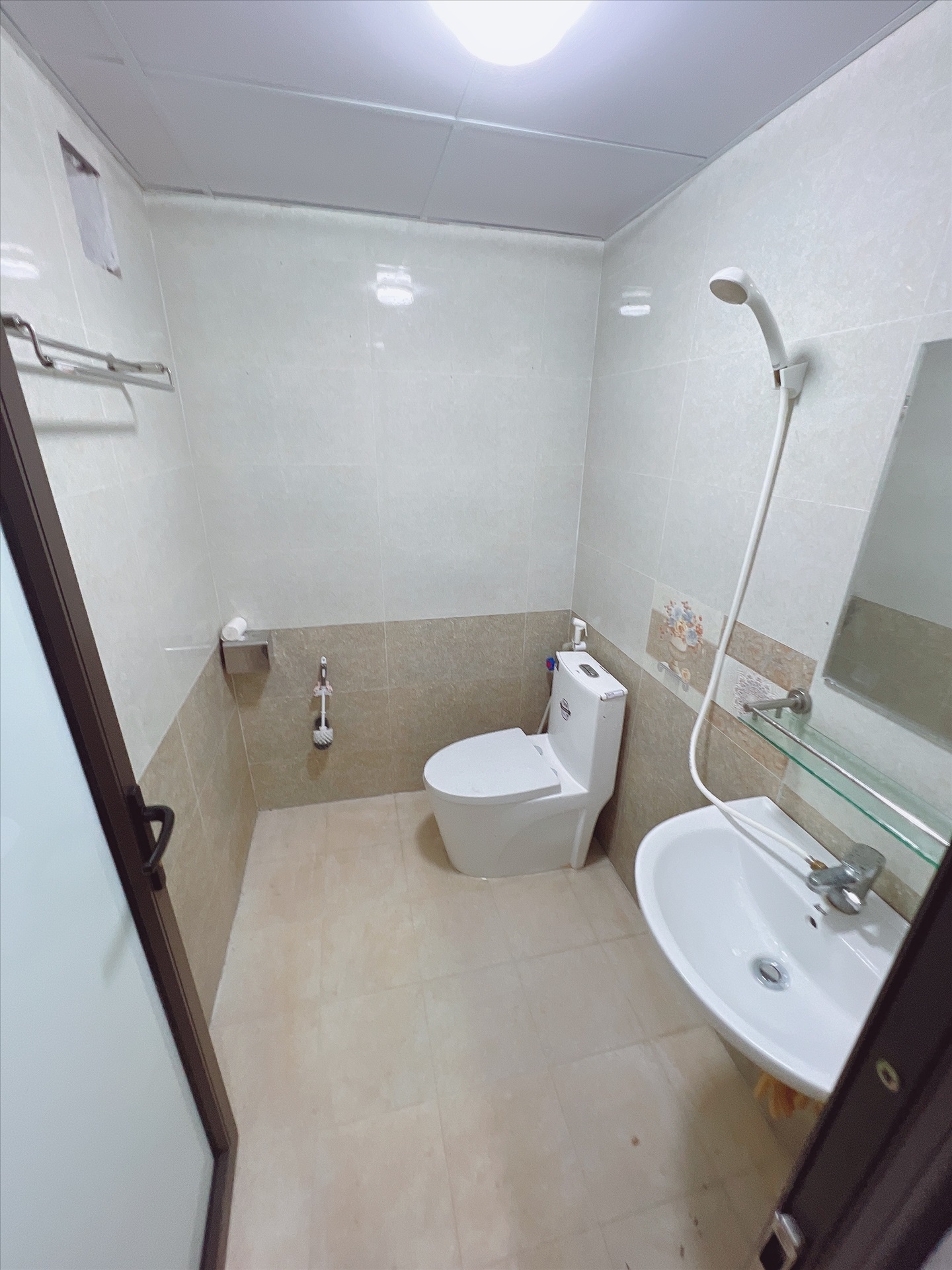 Phòng trọ Studio 30m2 tại AT Dương Quảng Hàm - Cầu Giấy - Phòng tắm