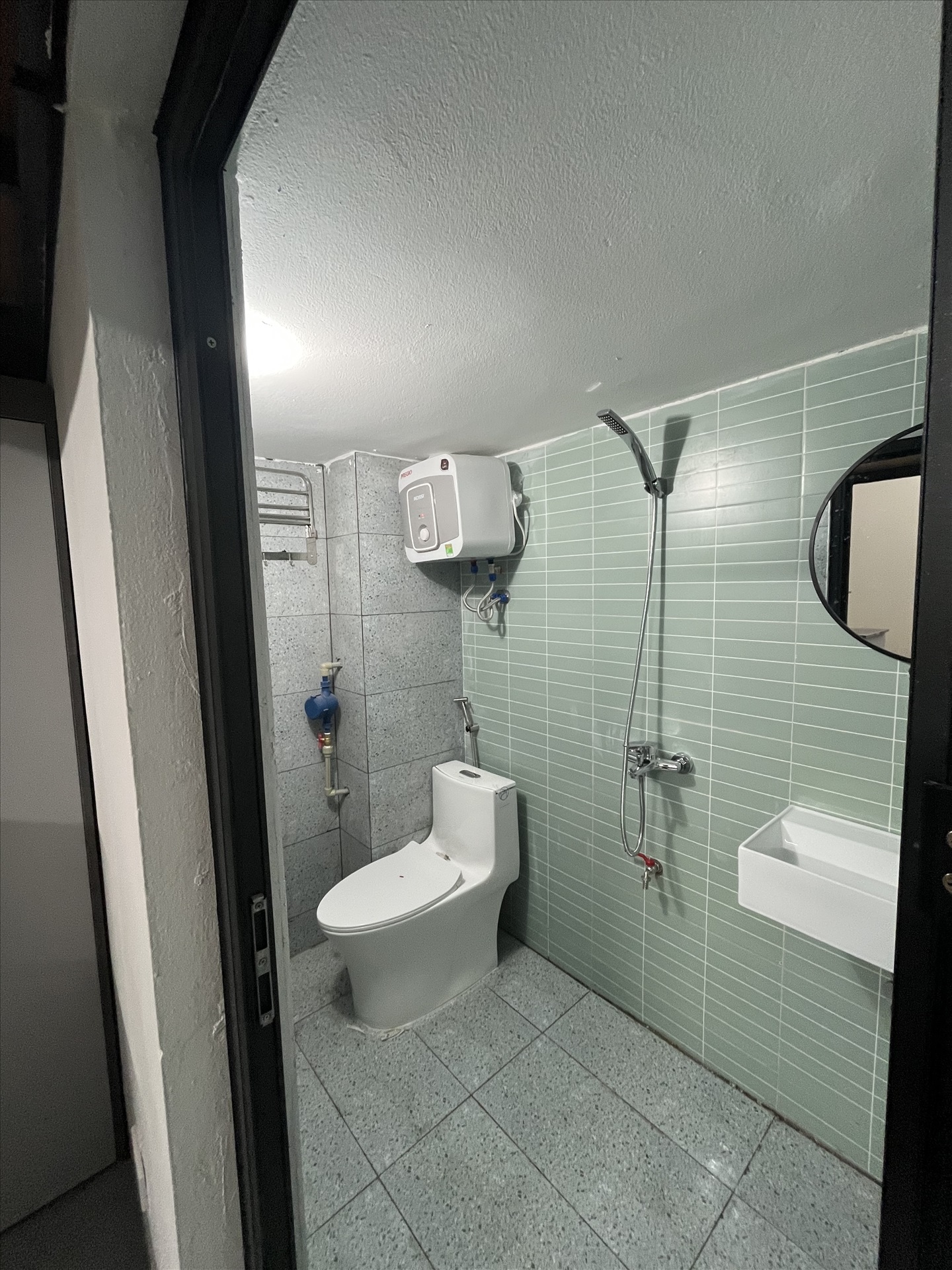 Phòng trọ Studio 30m2 tại AN House Nguyễn Khánh Toàn - Cầu Giấy - Phòng tắm