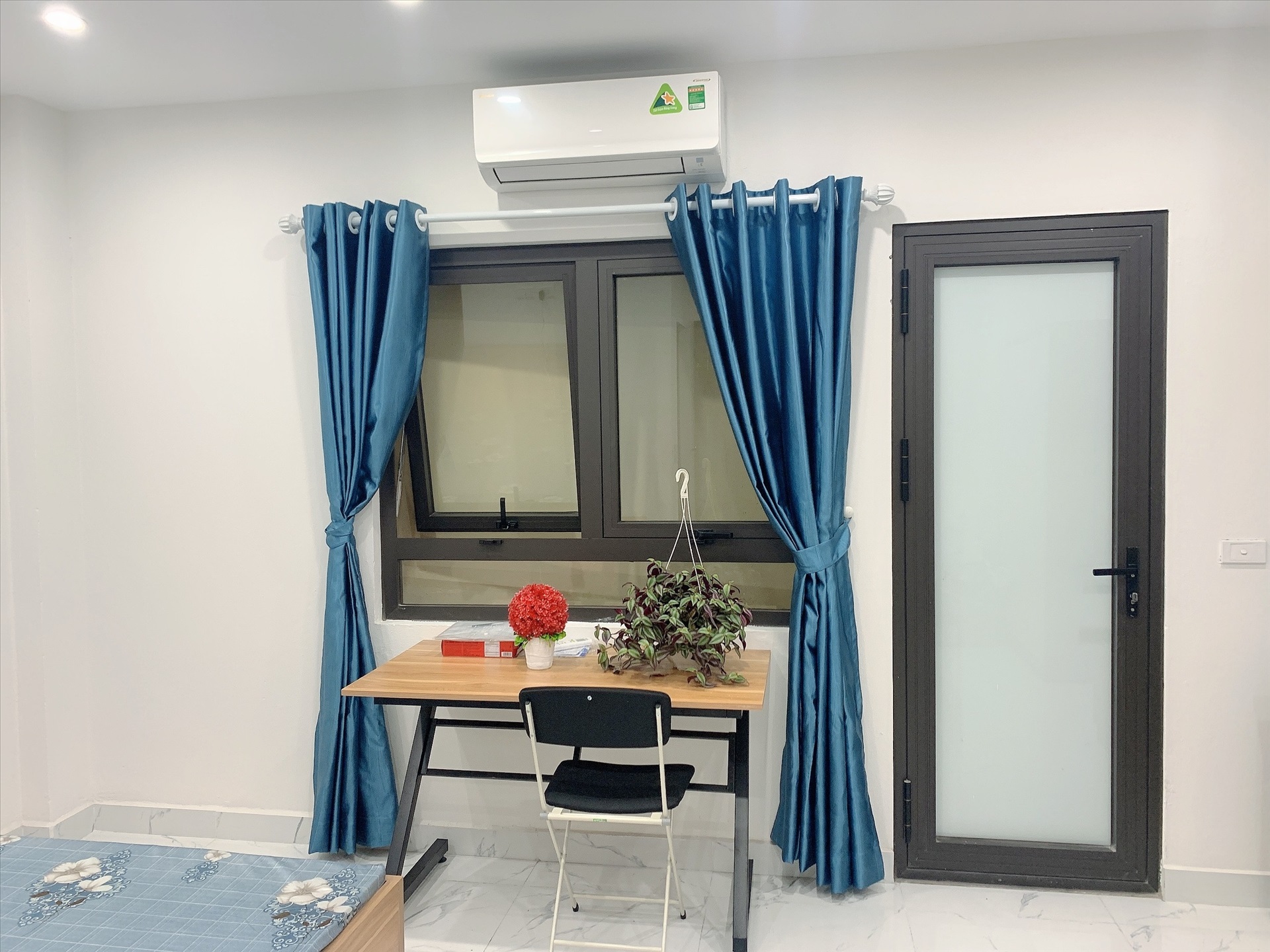 Phòng trọ Studio 30m2 tại AT Home Giảng Võ - Ba Đình - Góc làm việc