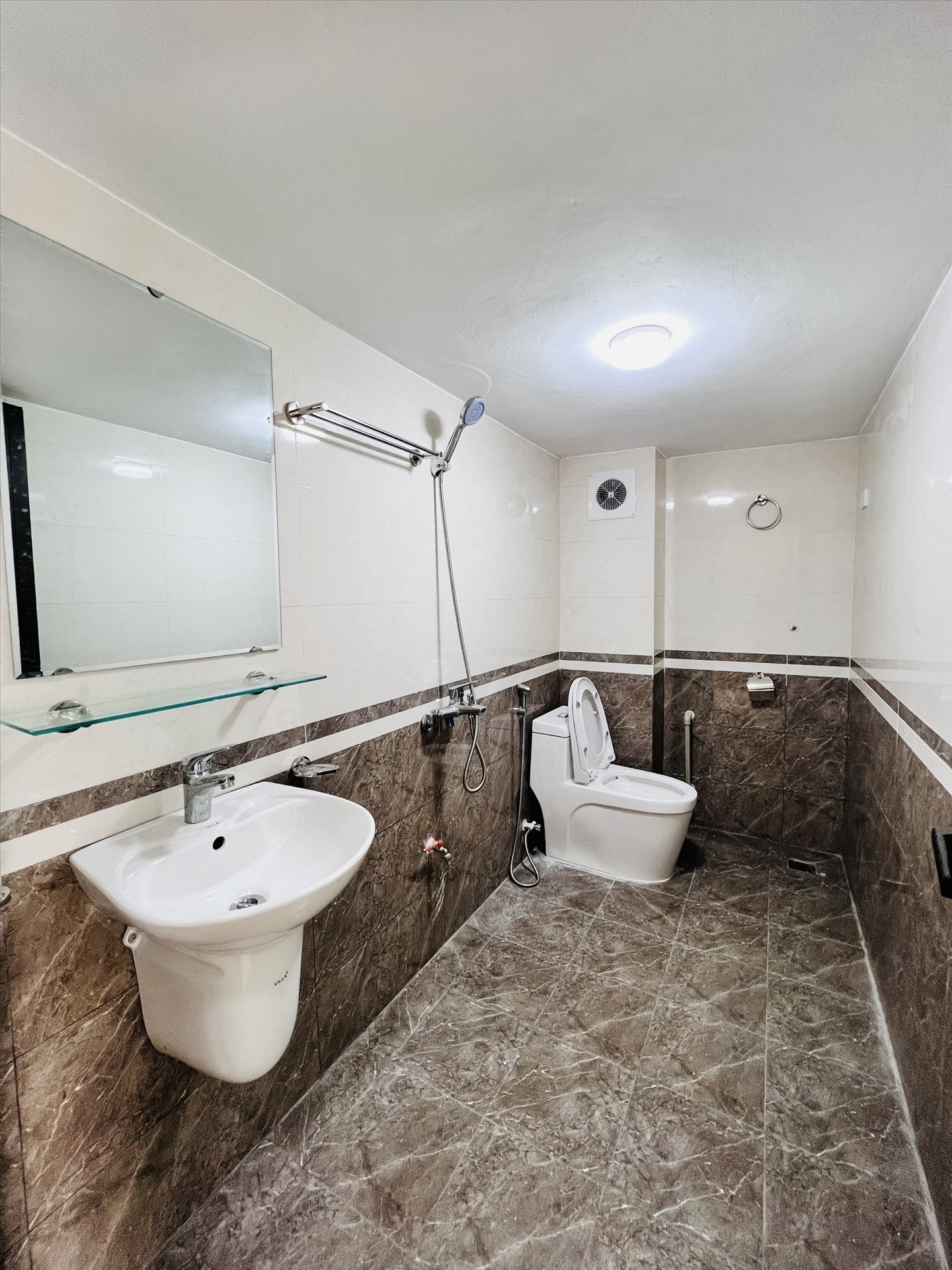 Phòng trọ Studio 30m2 tại HP Land Cổ Nhuế - Bắc Từ Liêm - Phòng tắm