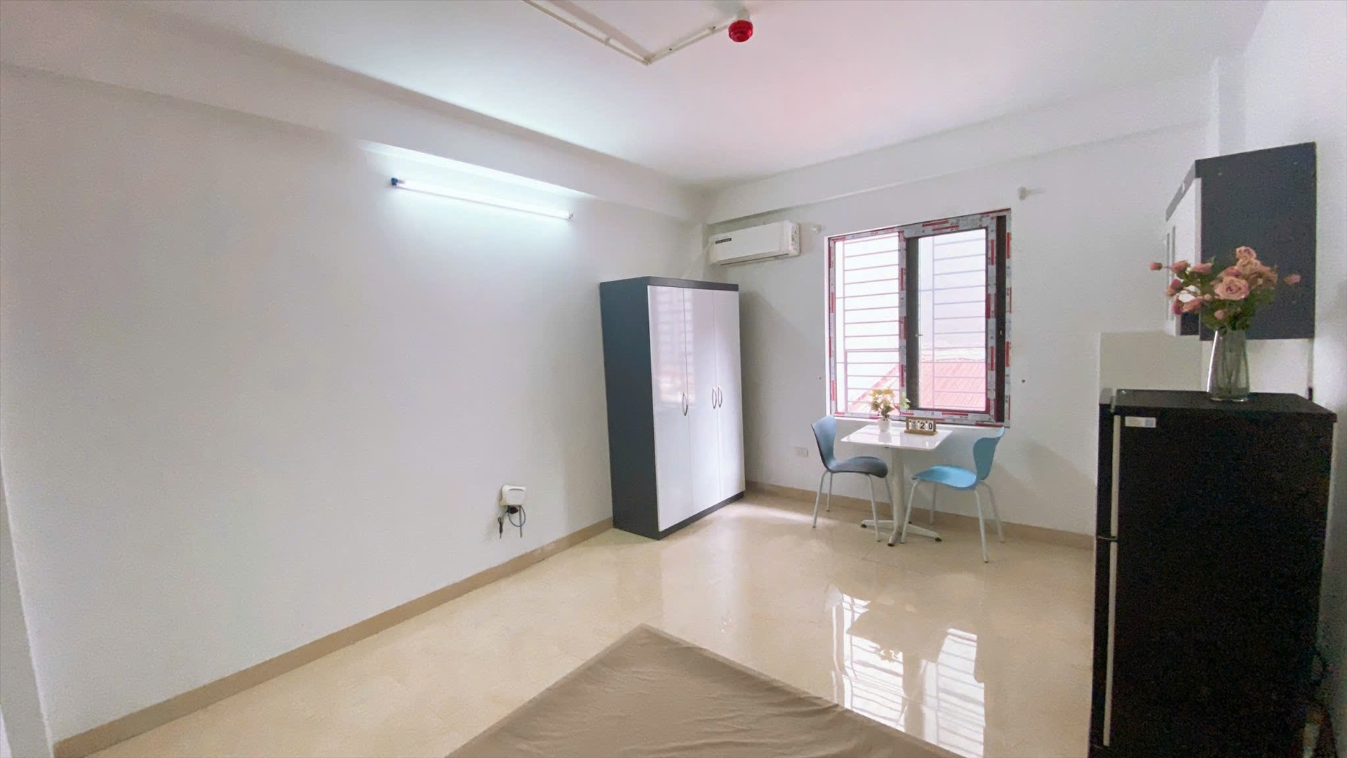 Phòng trọ Studio 25m2 tại QHOME Hoàng Ngân - Thanh Xuân - Phòng khách